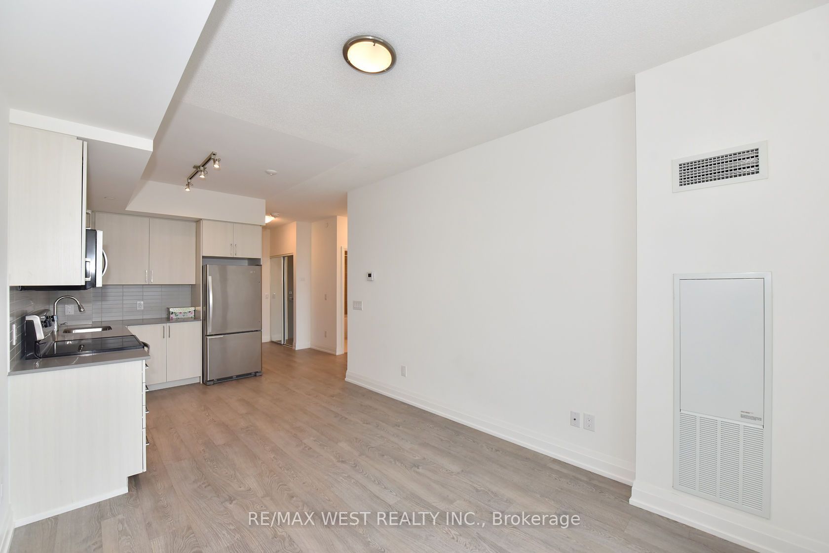 591 Sheppard Avenue E 622 Property Photo 19