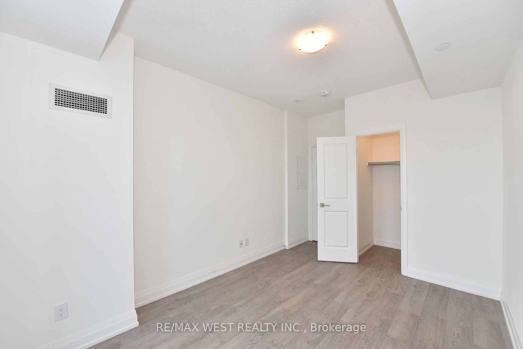 591 Sheppard Avenue E 622 Property Photo 25