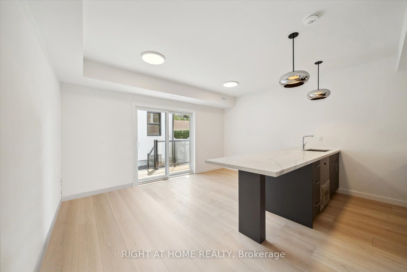 367 Howland Avenue 2 Property Photo 5