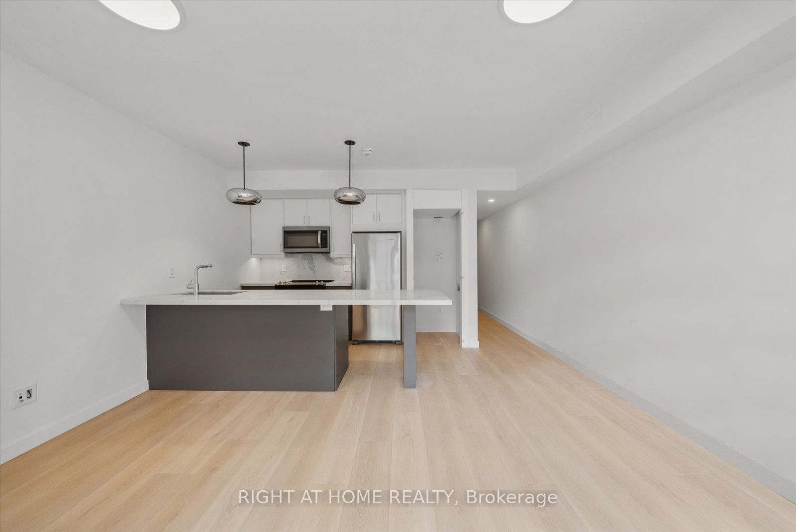 367 Howland Avenue 2 Property Photo 7