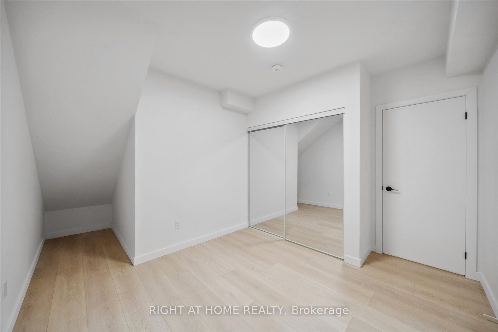 367 Howland Avenue 2 Property Photo 10