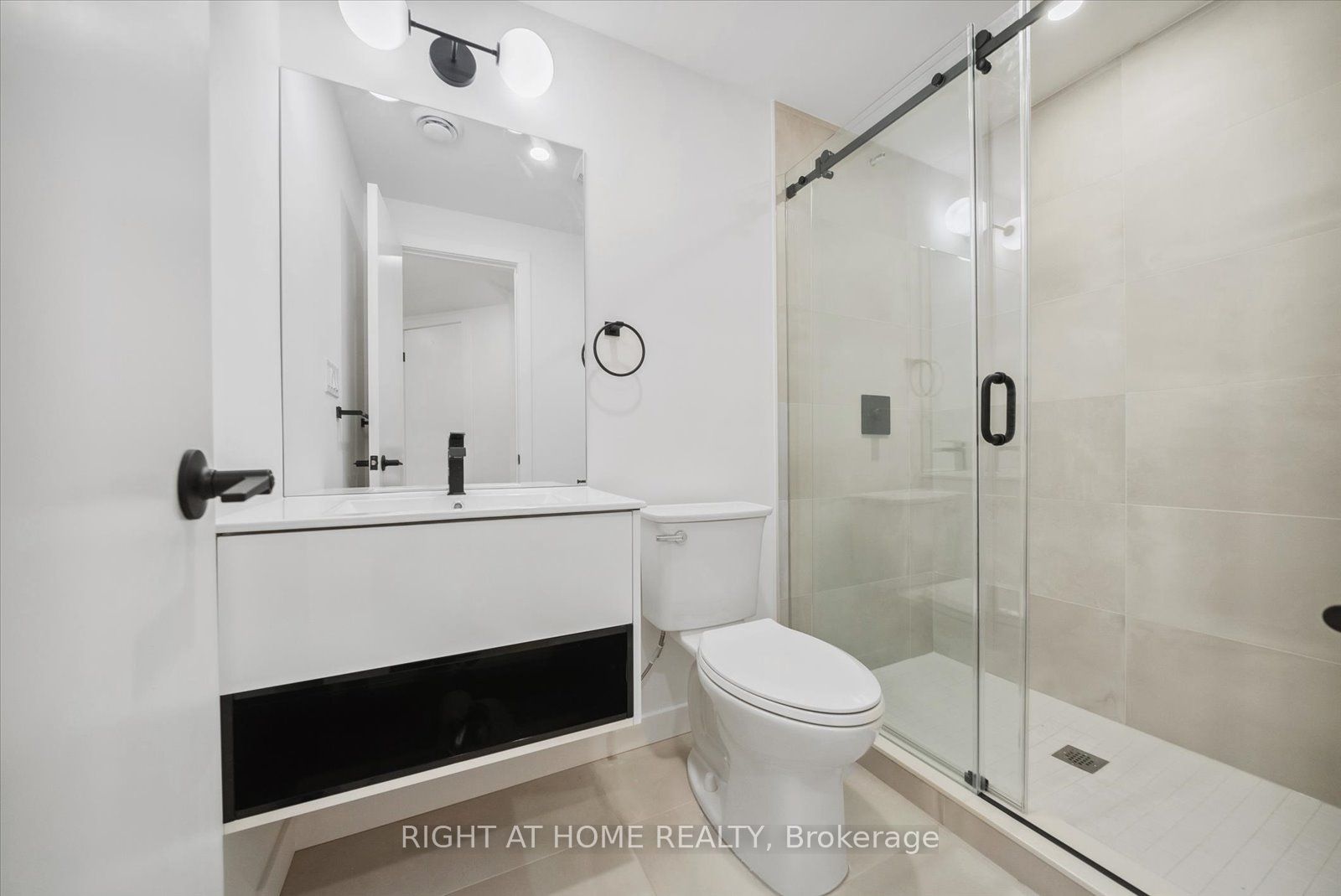 367 Howland Avenue 2 Property Photo 13