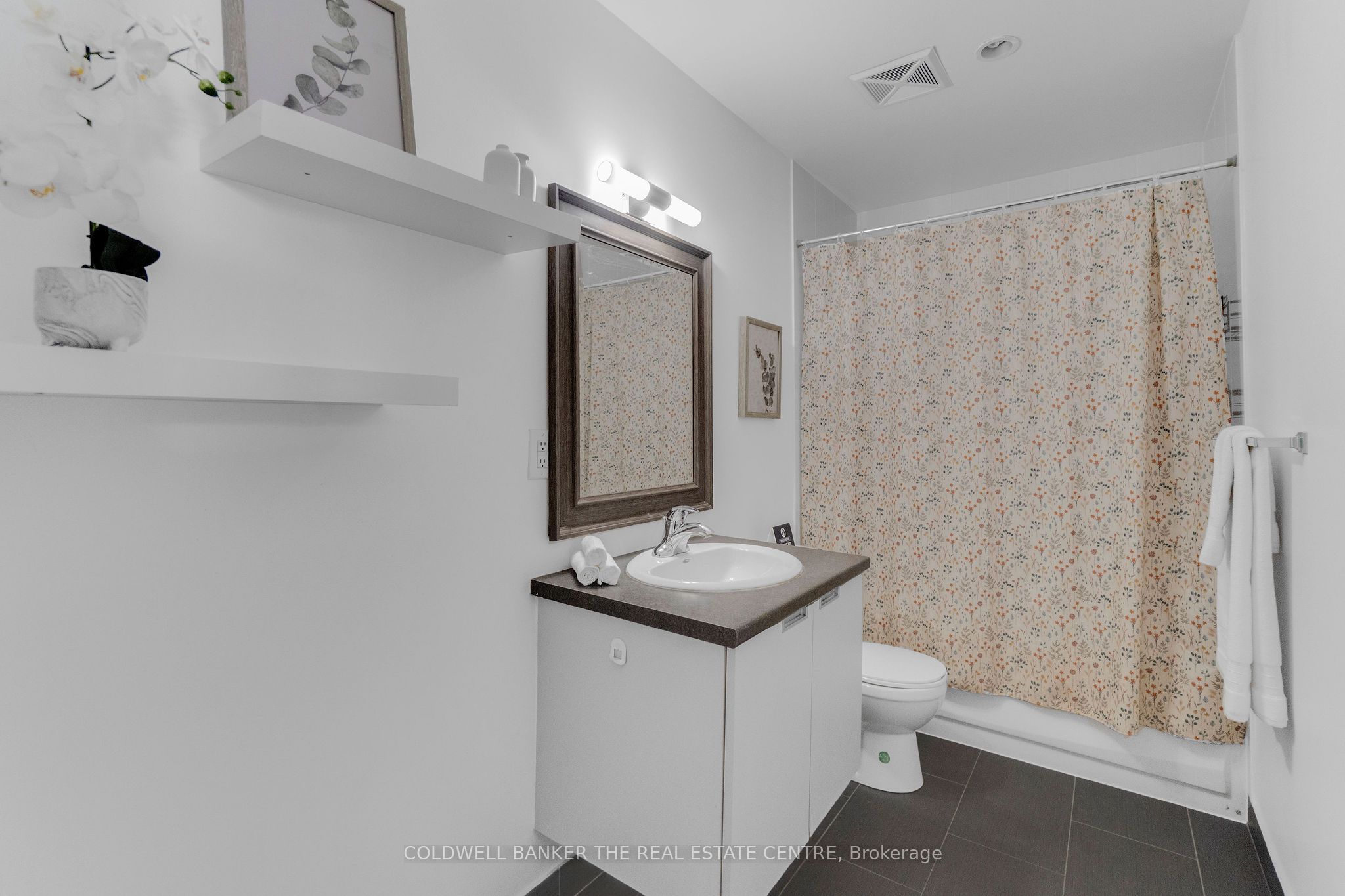 400 Wellington Street W 802 Property Photo 22