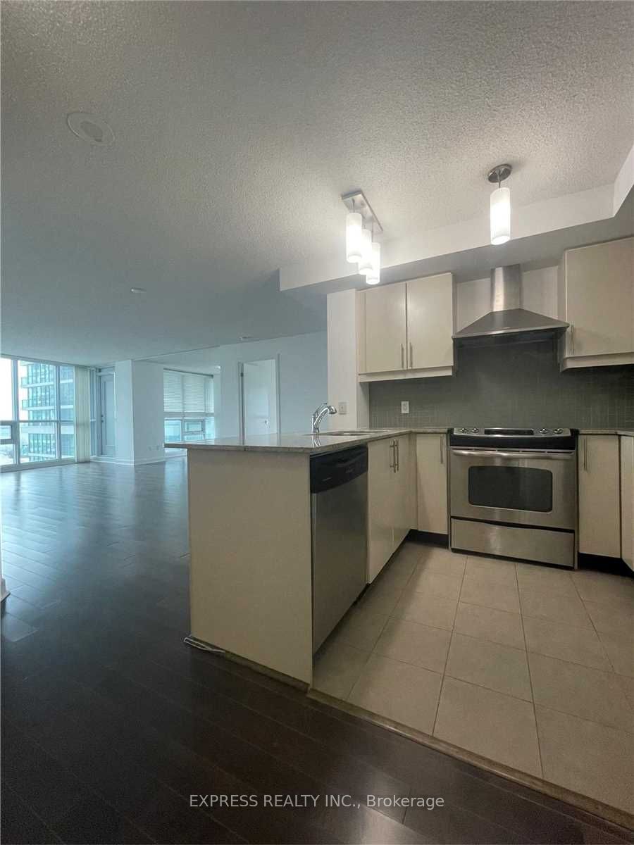 18 Harbour Street 1010 Property Photo 2