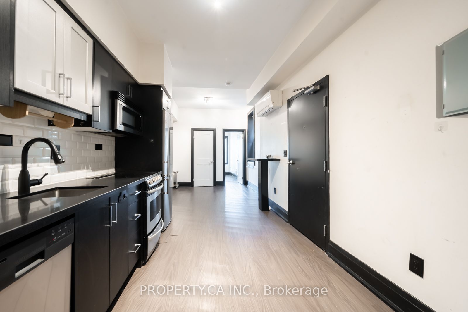 960 Queen Street W 3 Property Photo 3