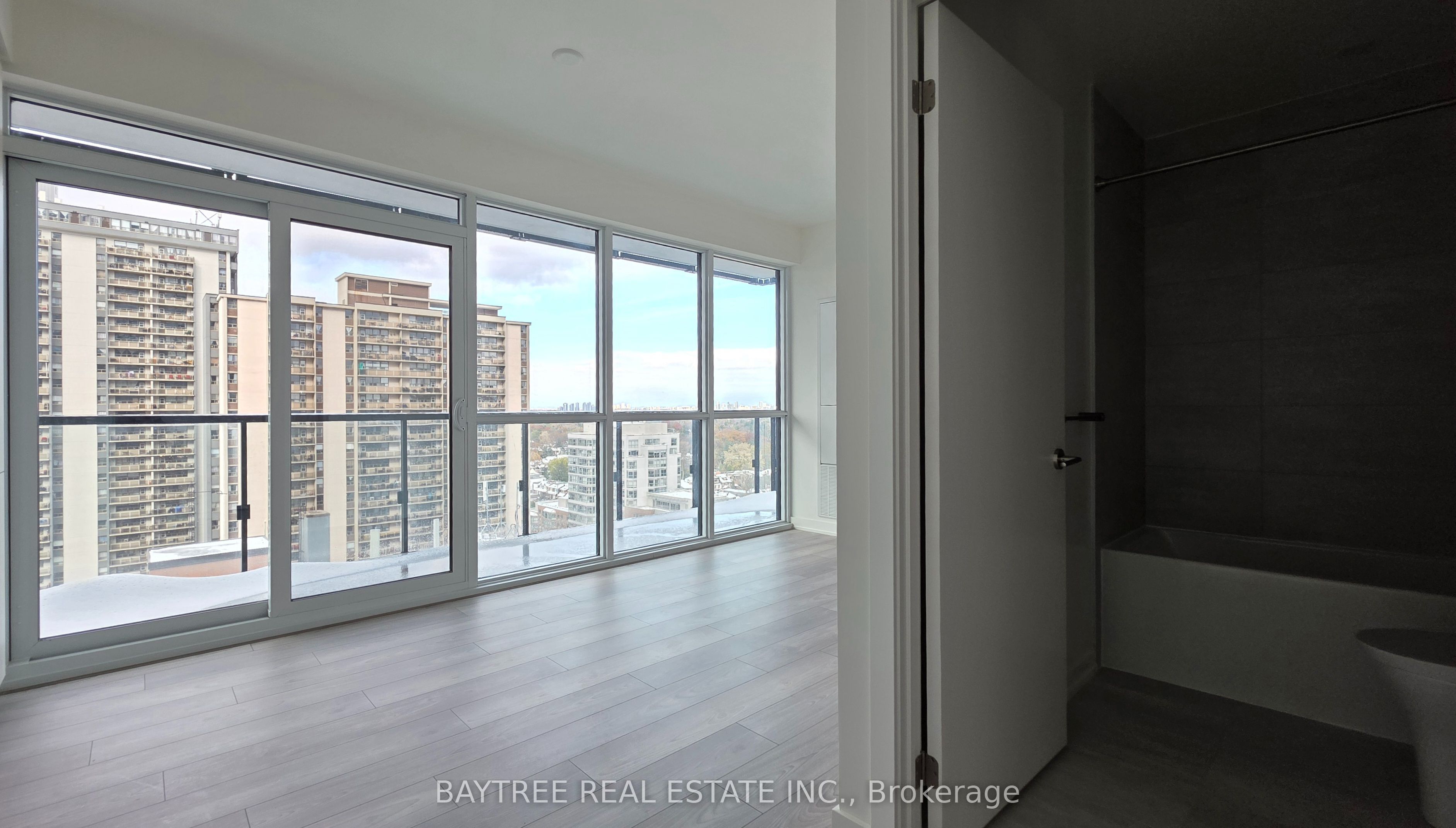 120 Broadway Avenue 1502 Property Photo 4