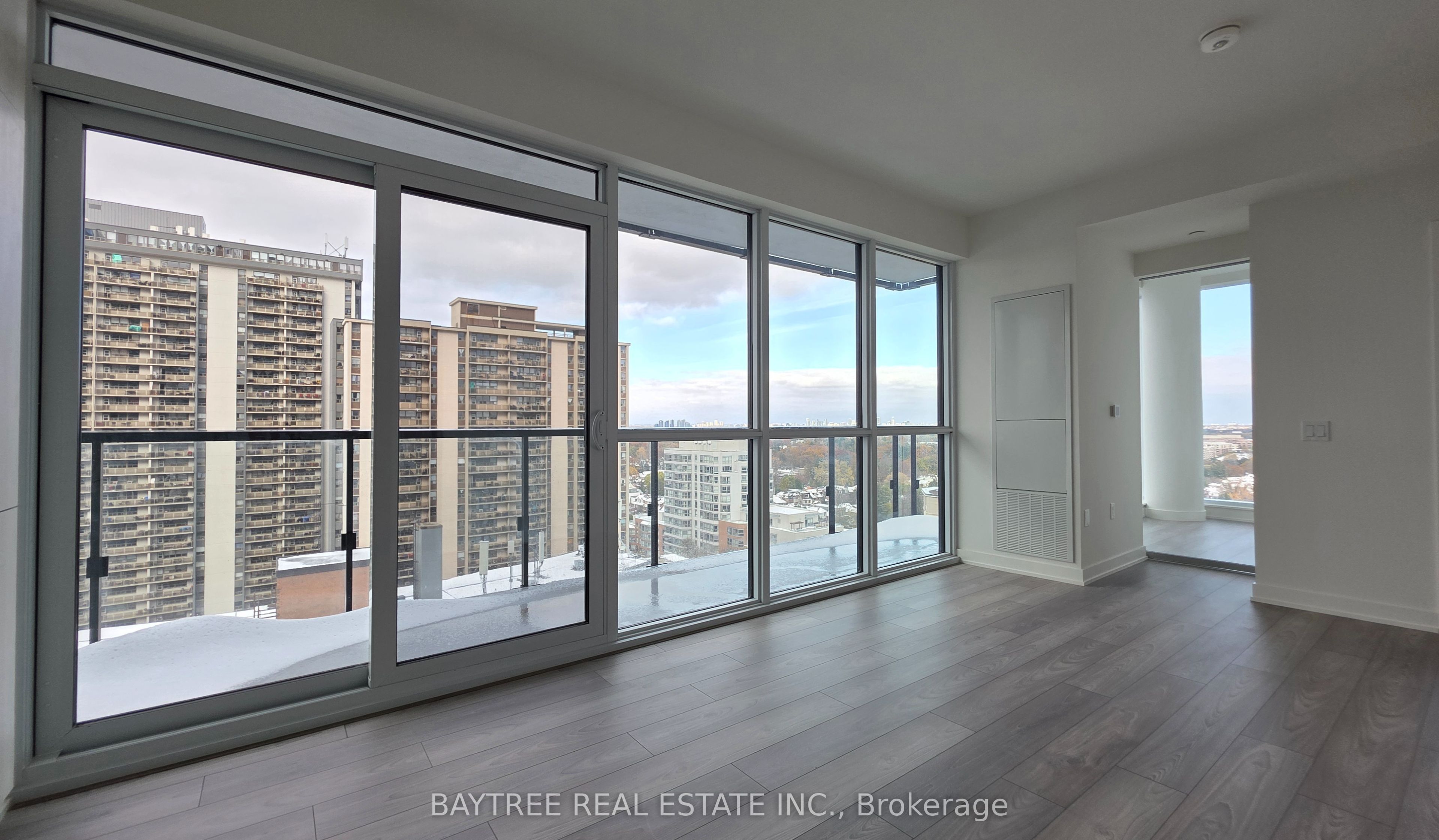 120 Broadway Avenue 1502 Property Photo 5