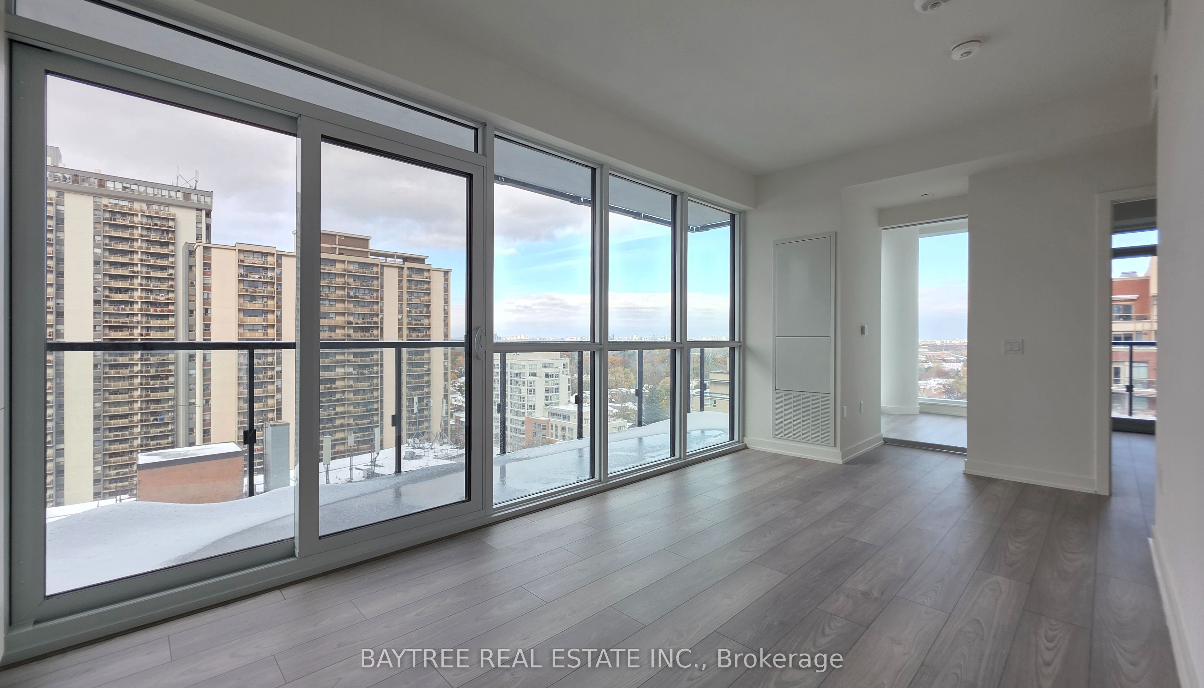 120 Broadway Avenue 1502 Property Photo 6