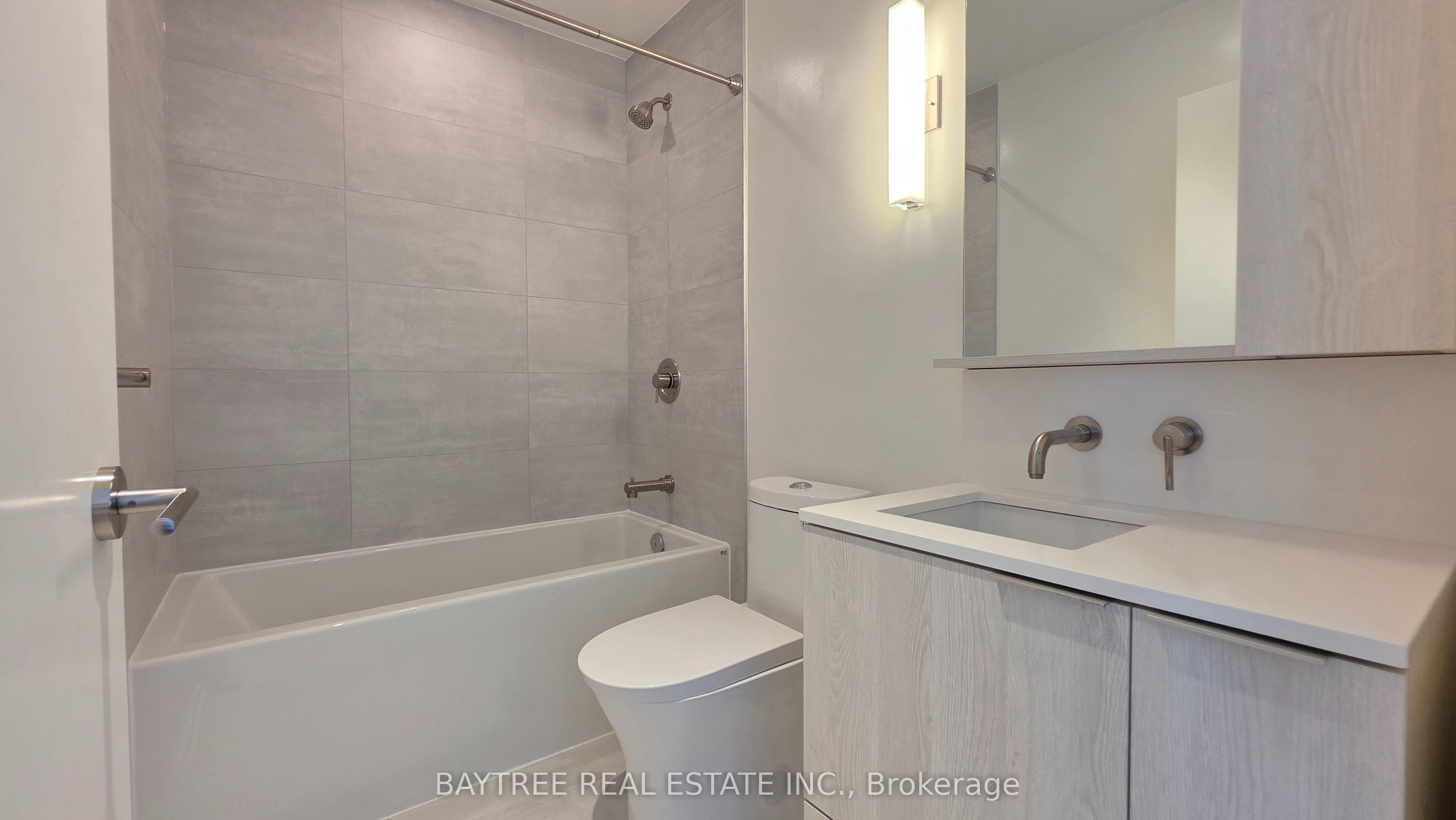 120 Broadway Avenue 1502 Property Photo 7