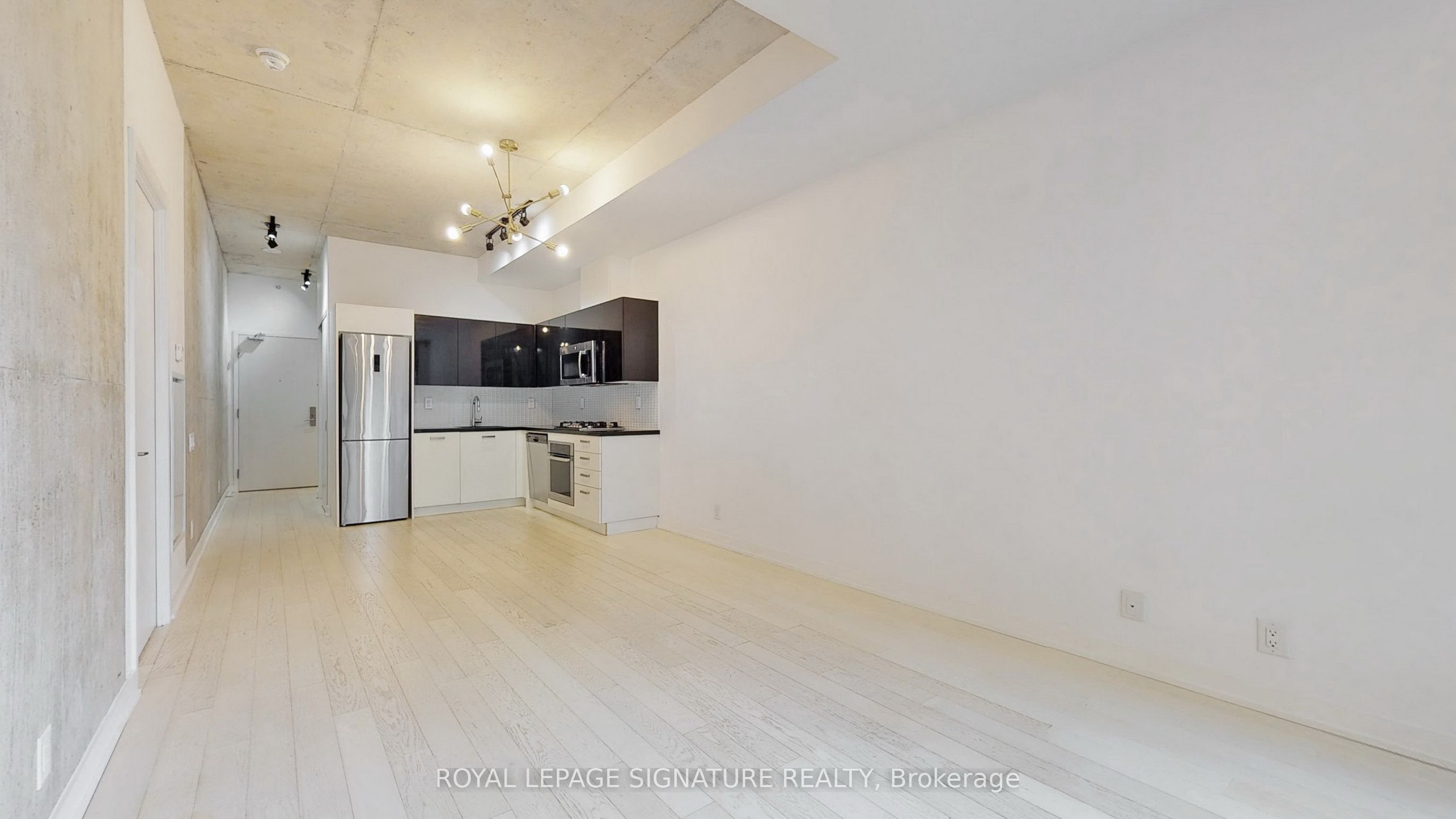 39 Brant Street 203 Property Photo 4