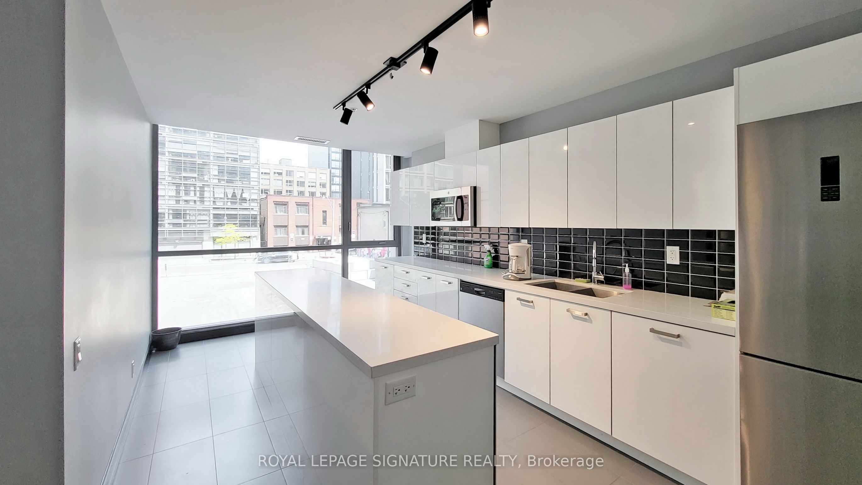 39 Brant Street 203 Property Photo 18