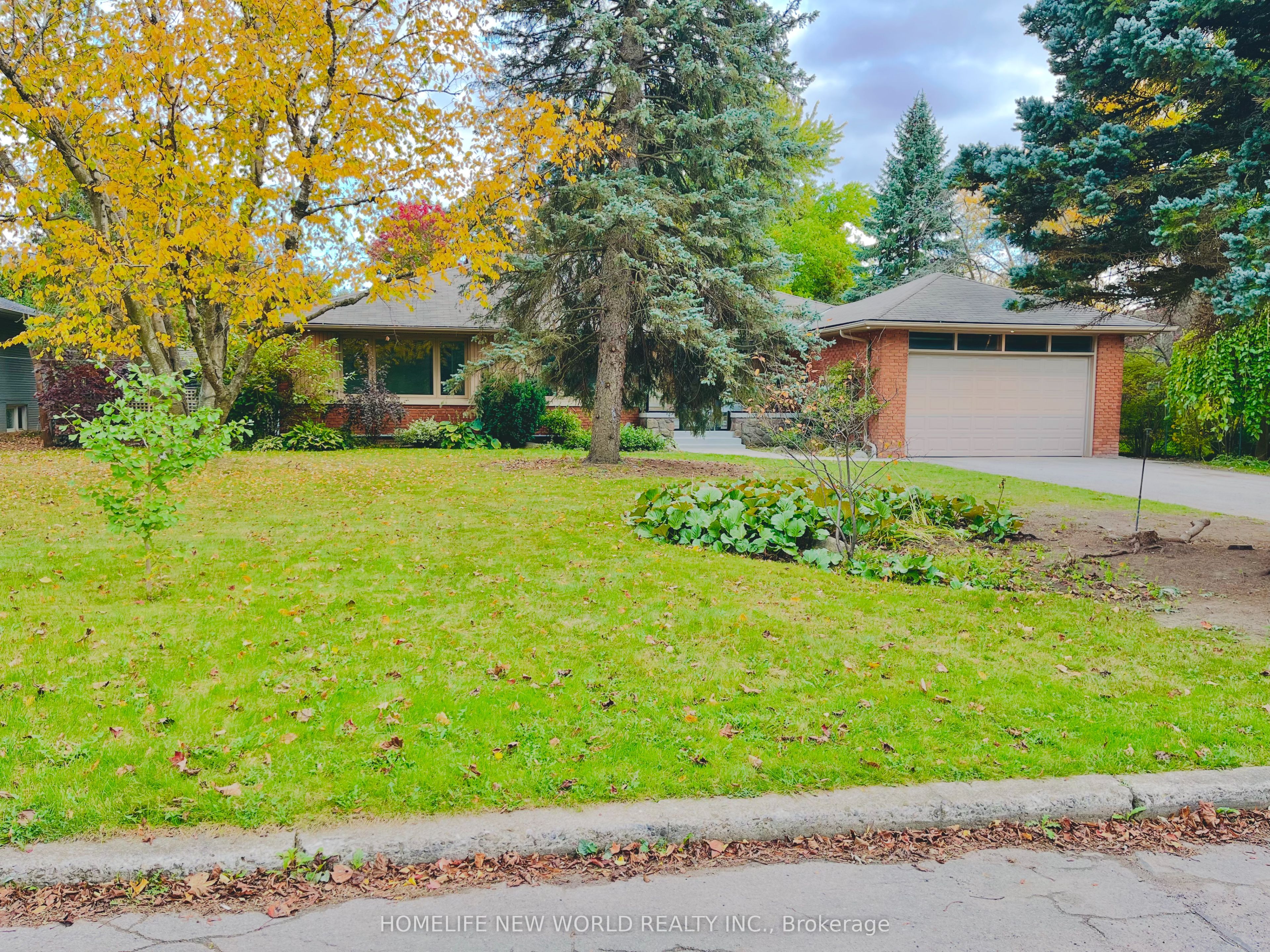 14 Rollscourt Drive Property Photo 2