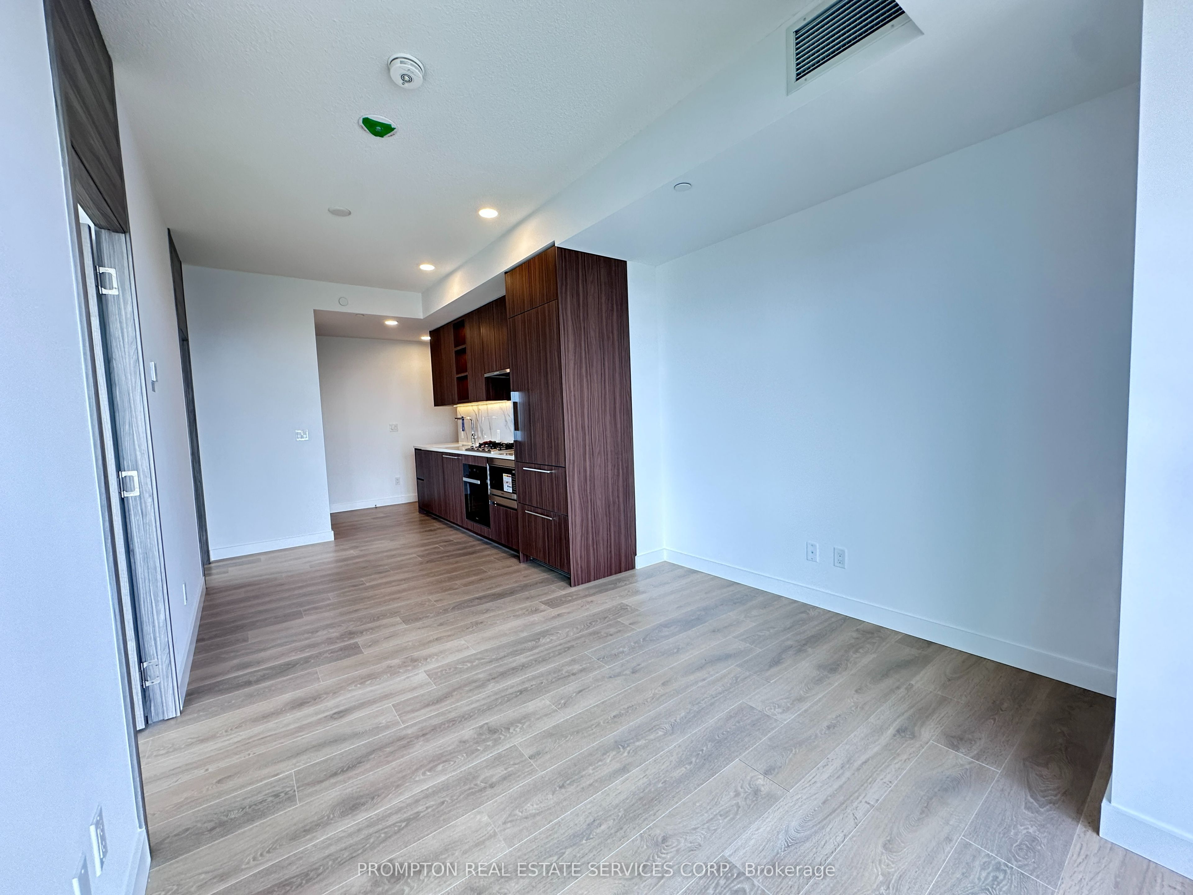 18 Esther Shiner Boulevard 2505 Property Photo 3