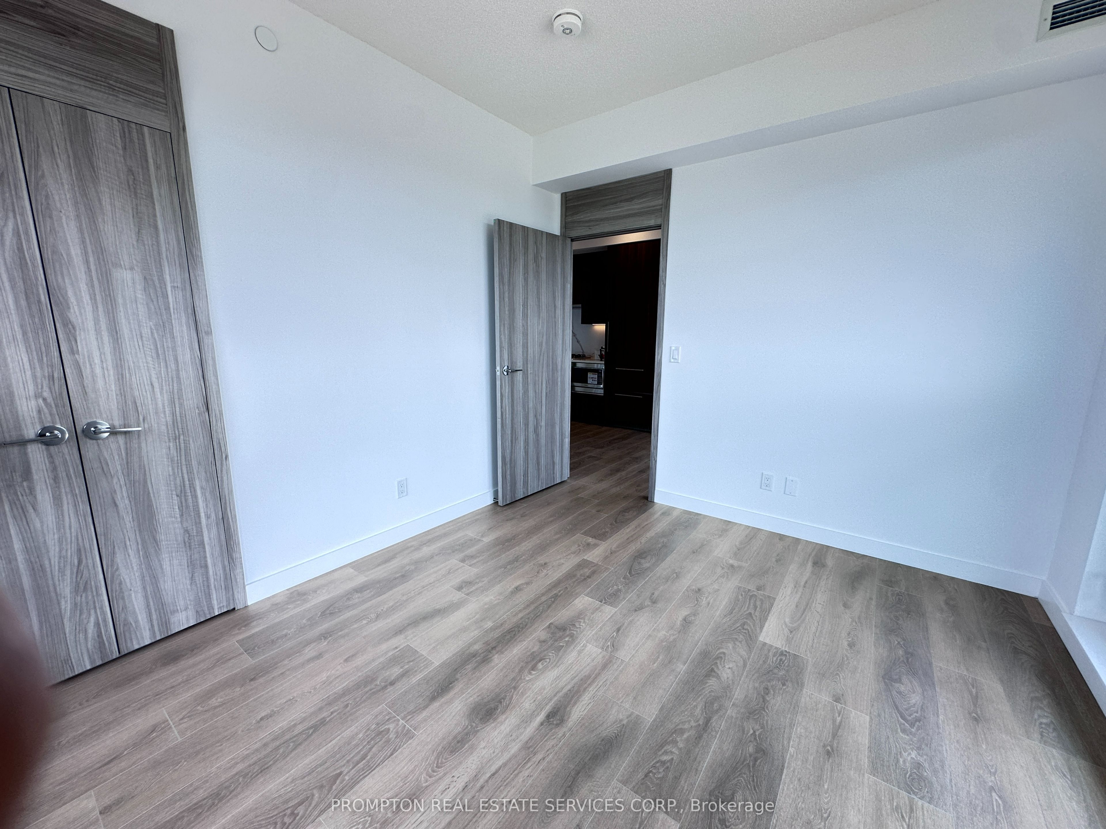 18 Esther Shiner Boulevard 2505 Property Photo 4