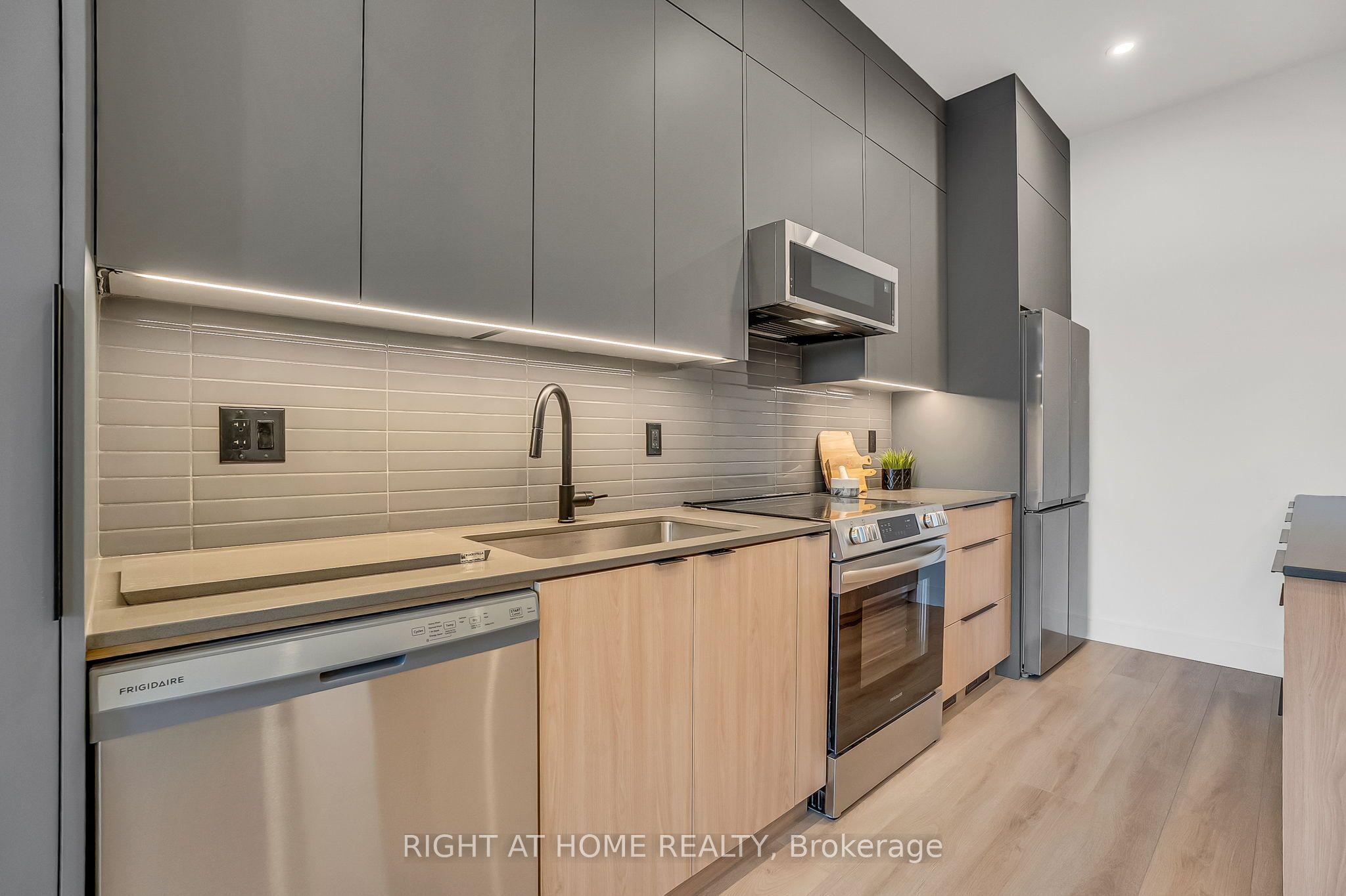 1169 Davenport Road Unit 2 Property Photo 8
