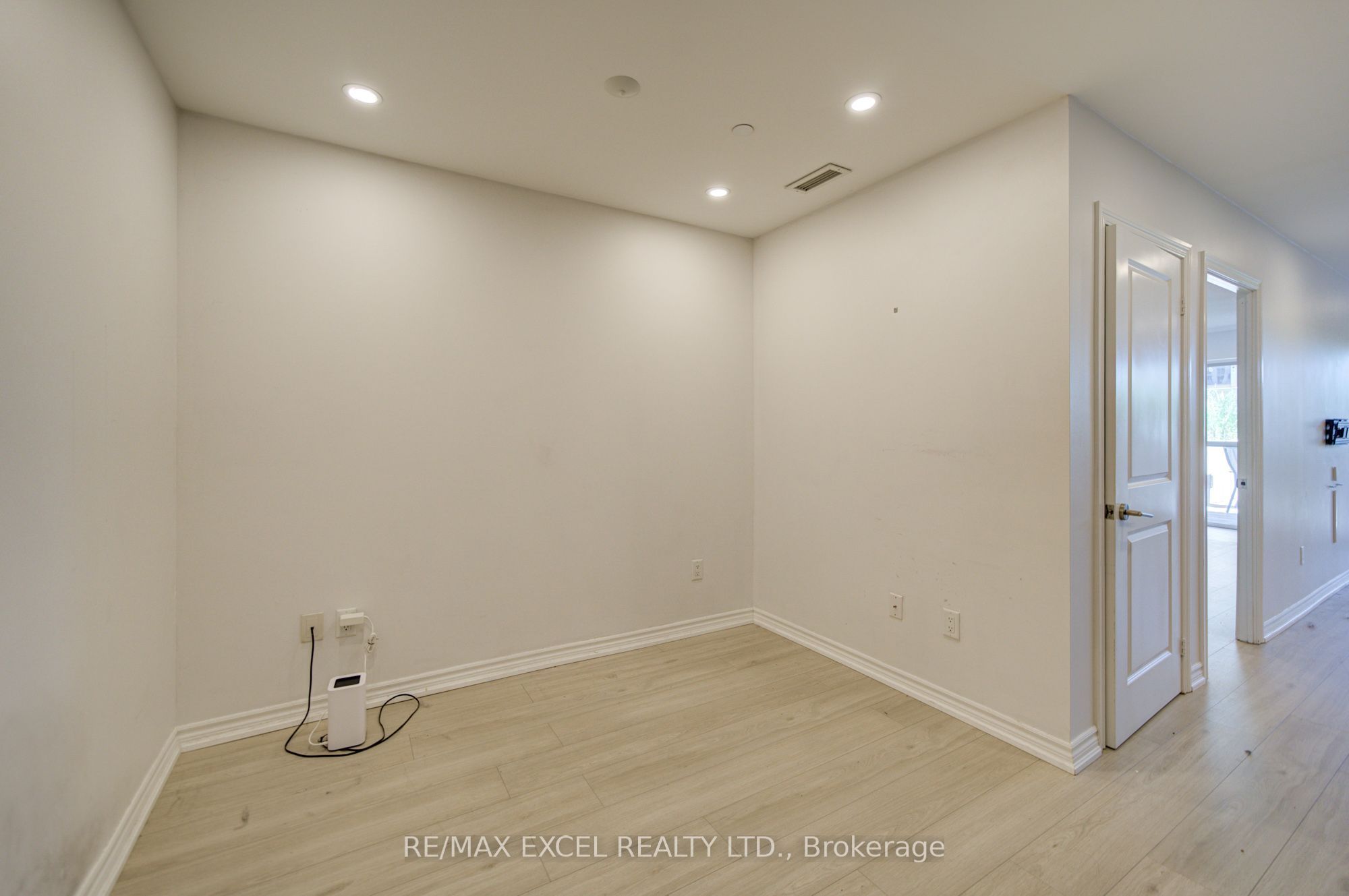 386 Yonge Street 503 Property Photo 13