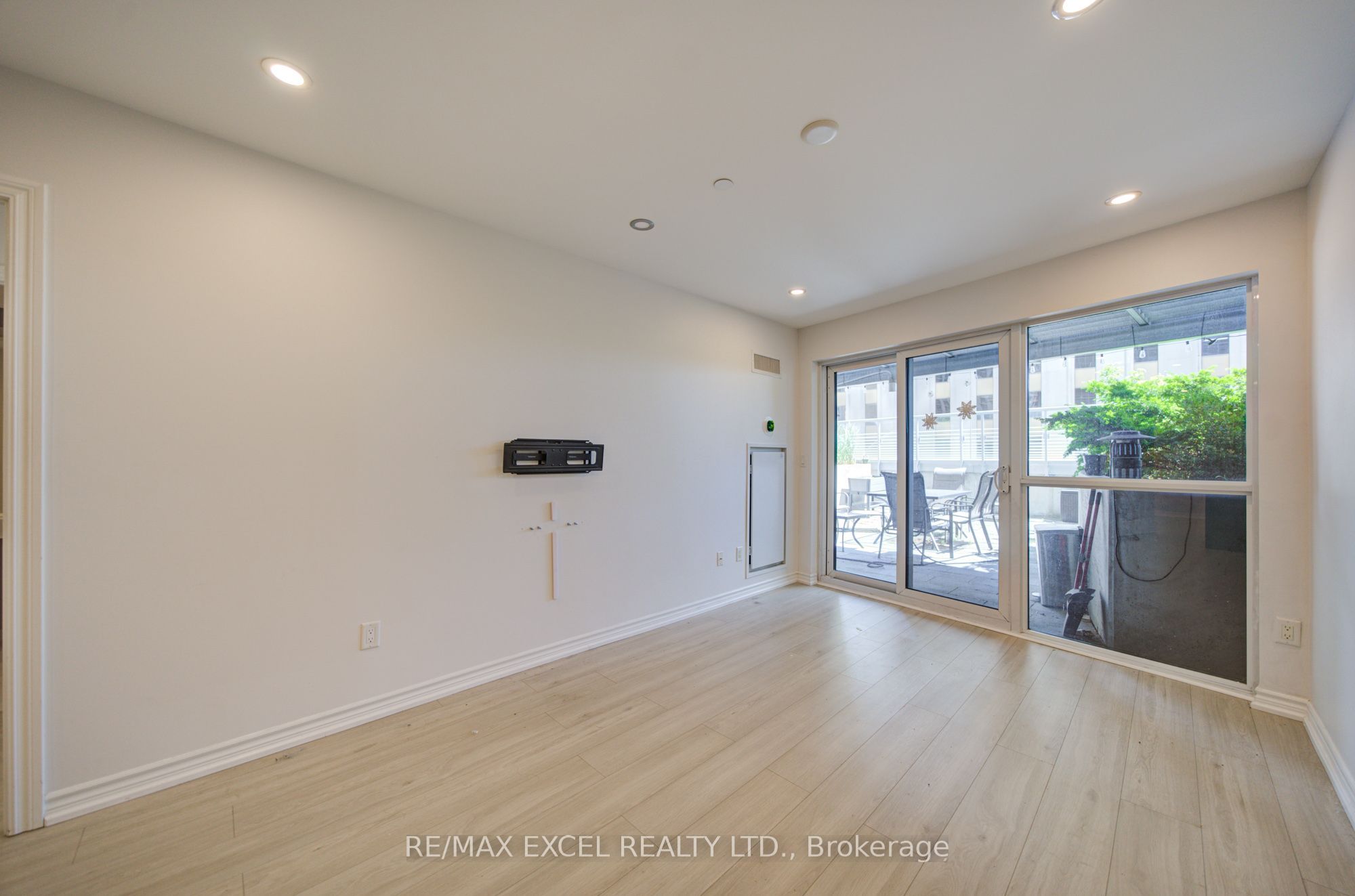 386 Yonge Street 503 Property Photo 28