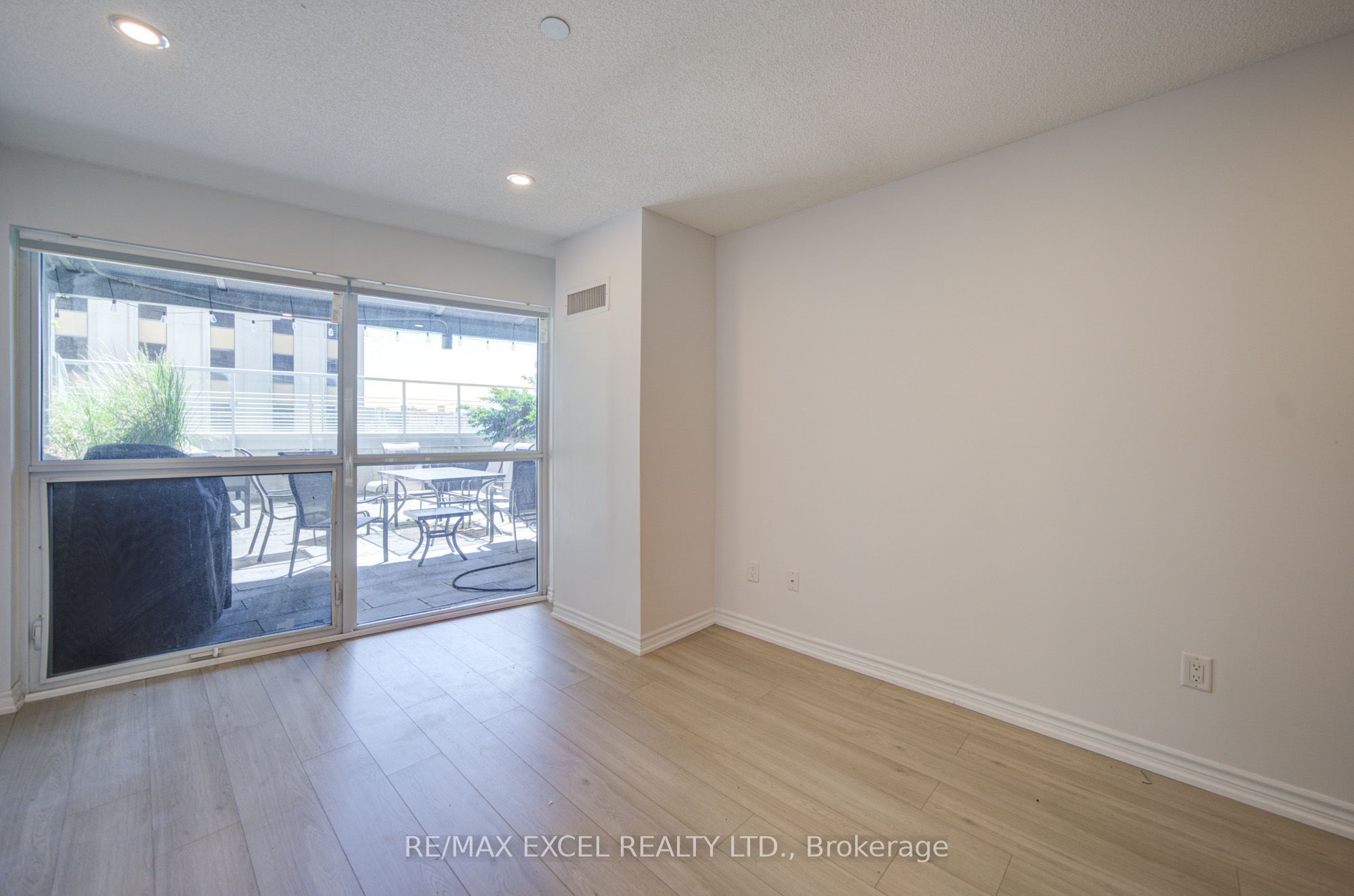 386 Yonge Street 503 Property Photo 36