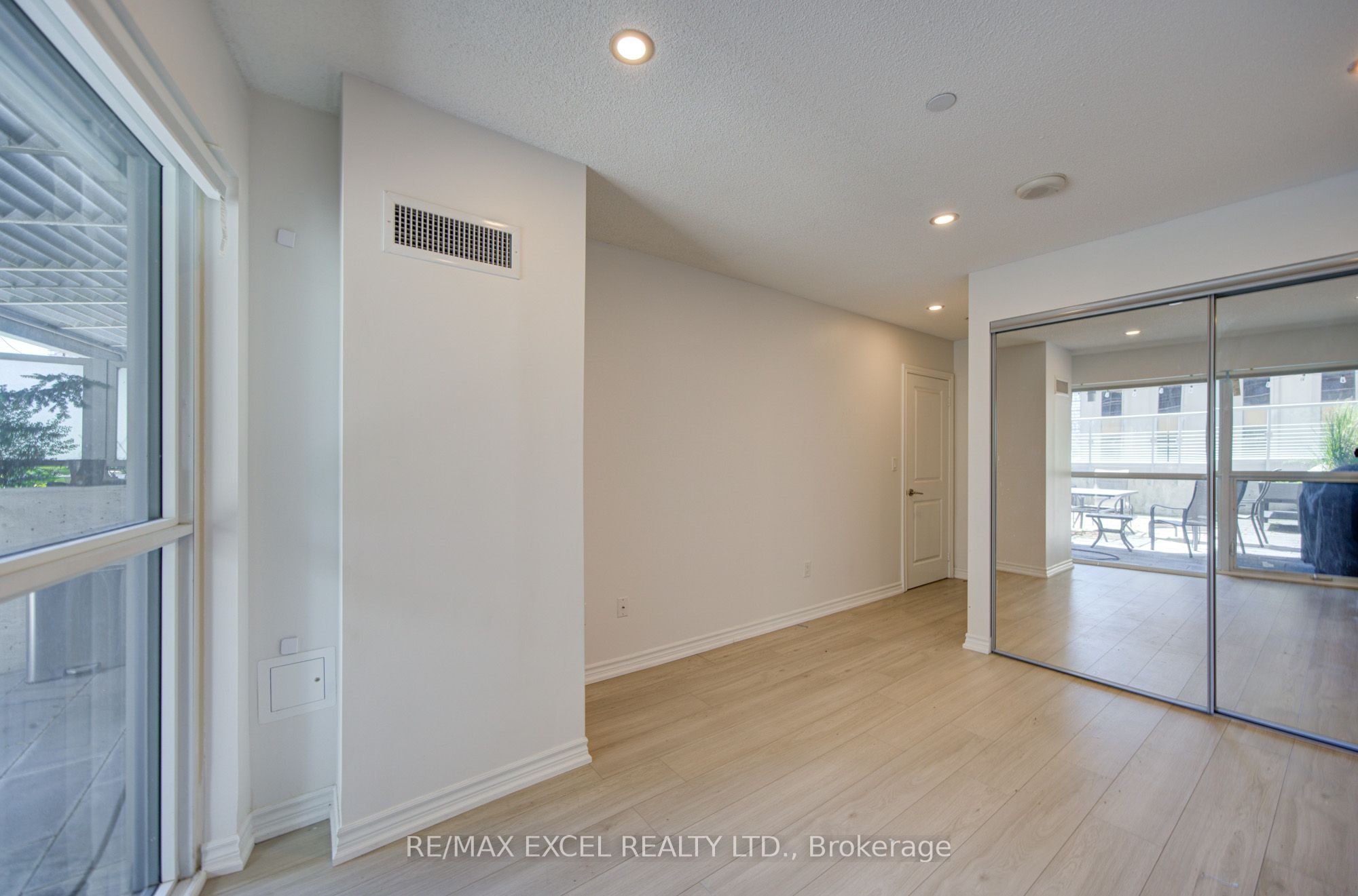 386 Yonge Street 503 Property Photo 37