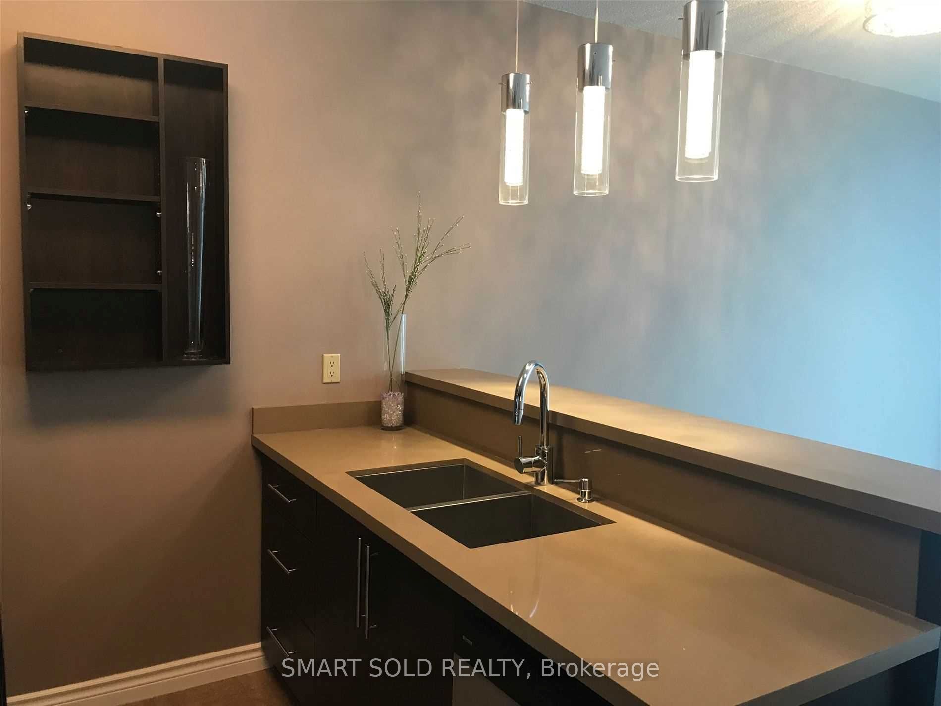 10 Yonge Street 3410 Property Photo 6
