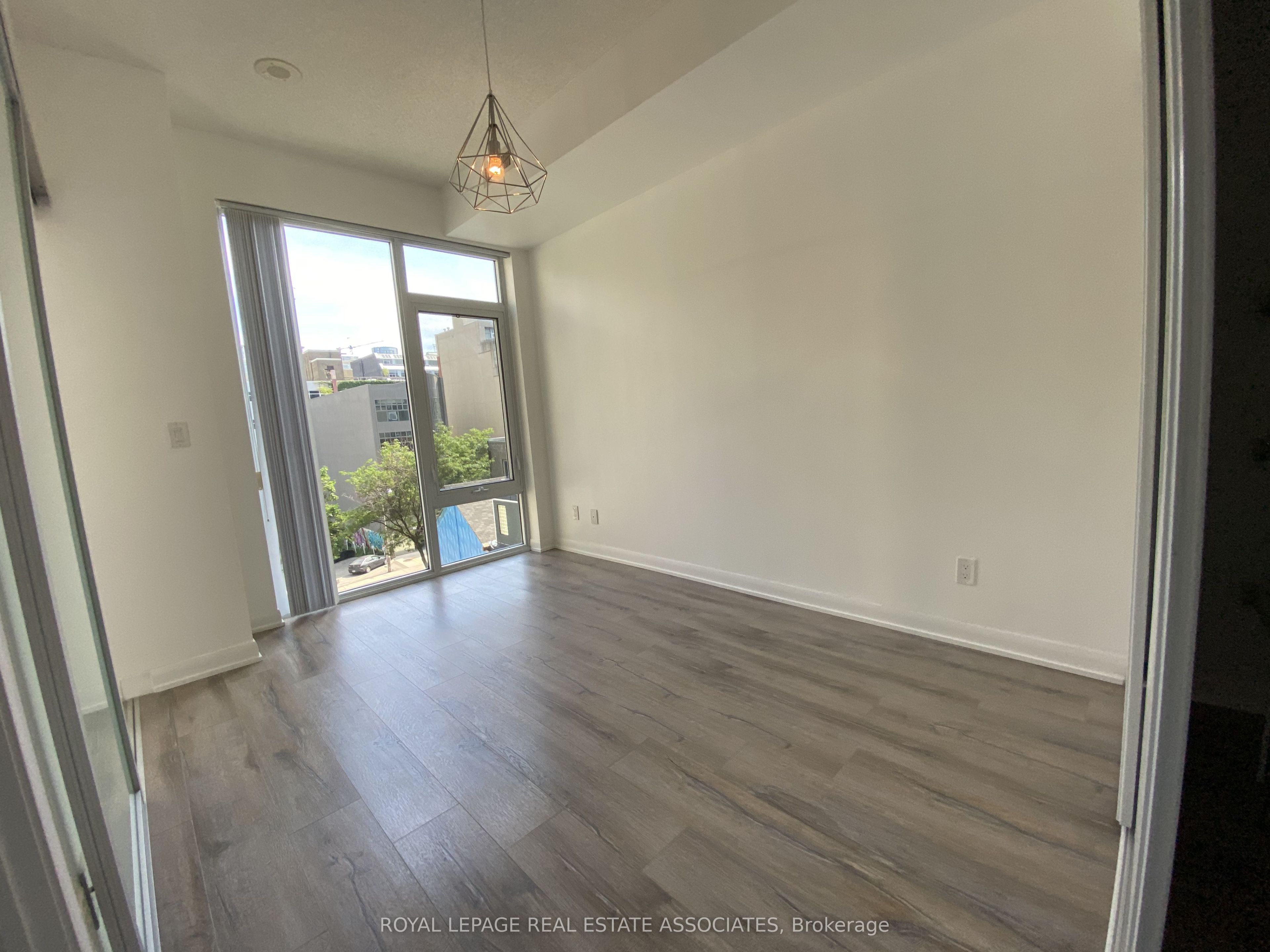 435 Richmond Street W 405 Property Photo 5