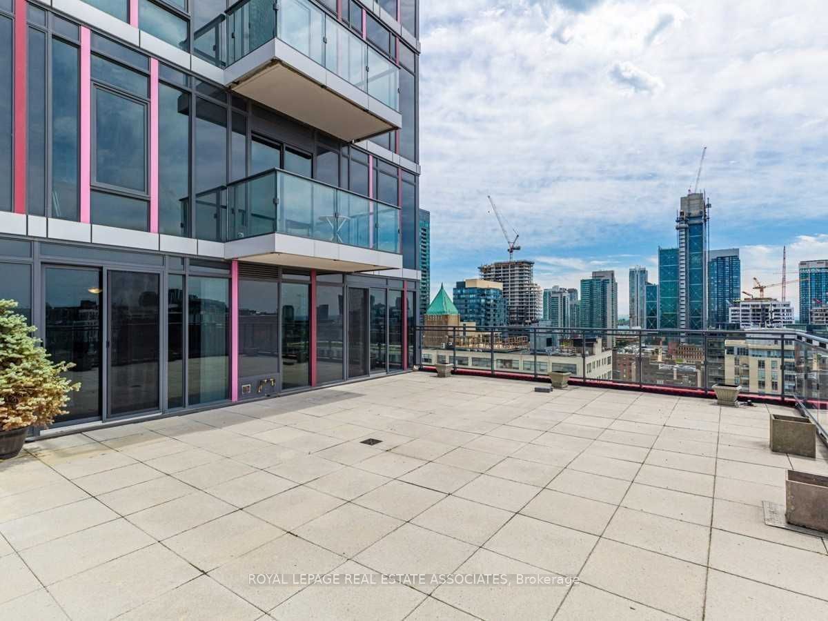 435 Richmond Street W 405 Property Photo 13