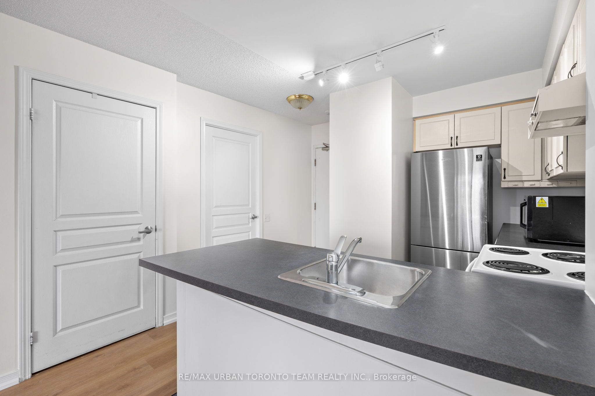 140 Bathurst Street #505 Property Photo 10