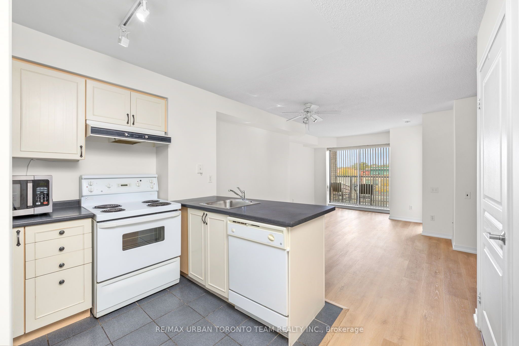 140 Bathurst Street #505 Property Photo 11