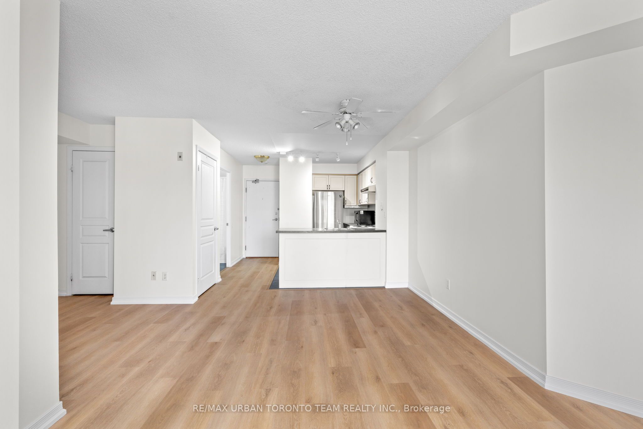 140 Bathurst Street #505 Property Photo 17