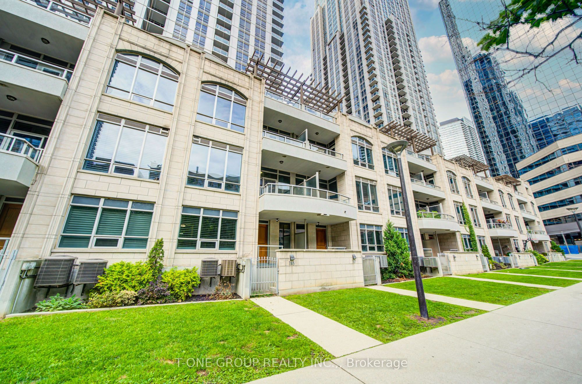 761 Bay Street Th 8 Property Photo 1