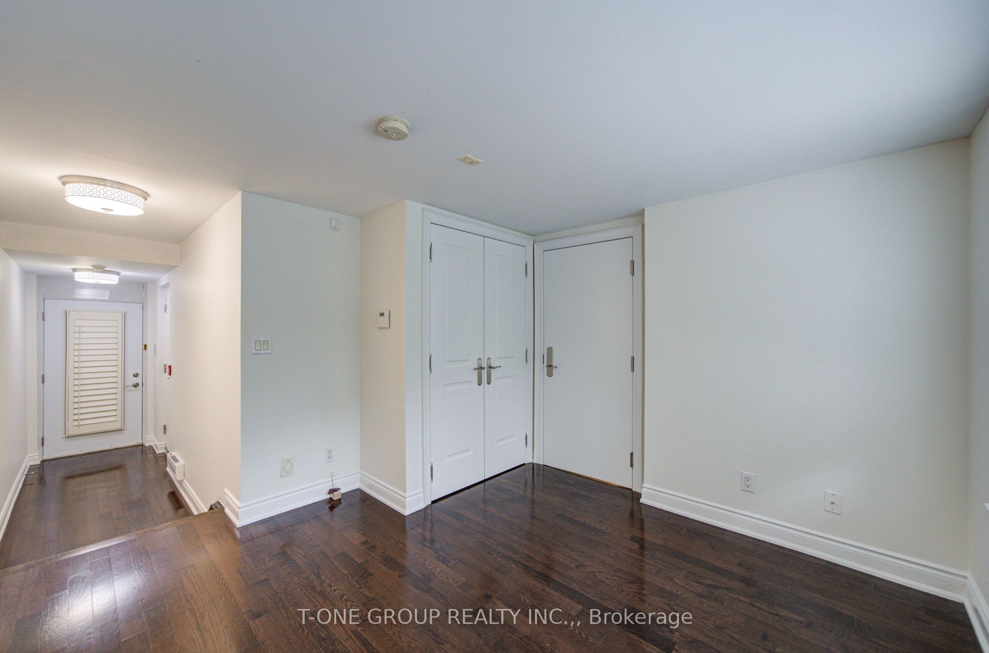 761 Bay Street Th 8 Property Photo 5