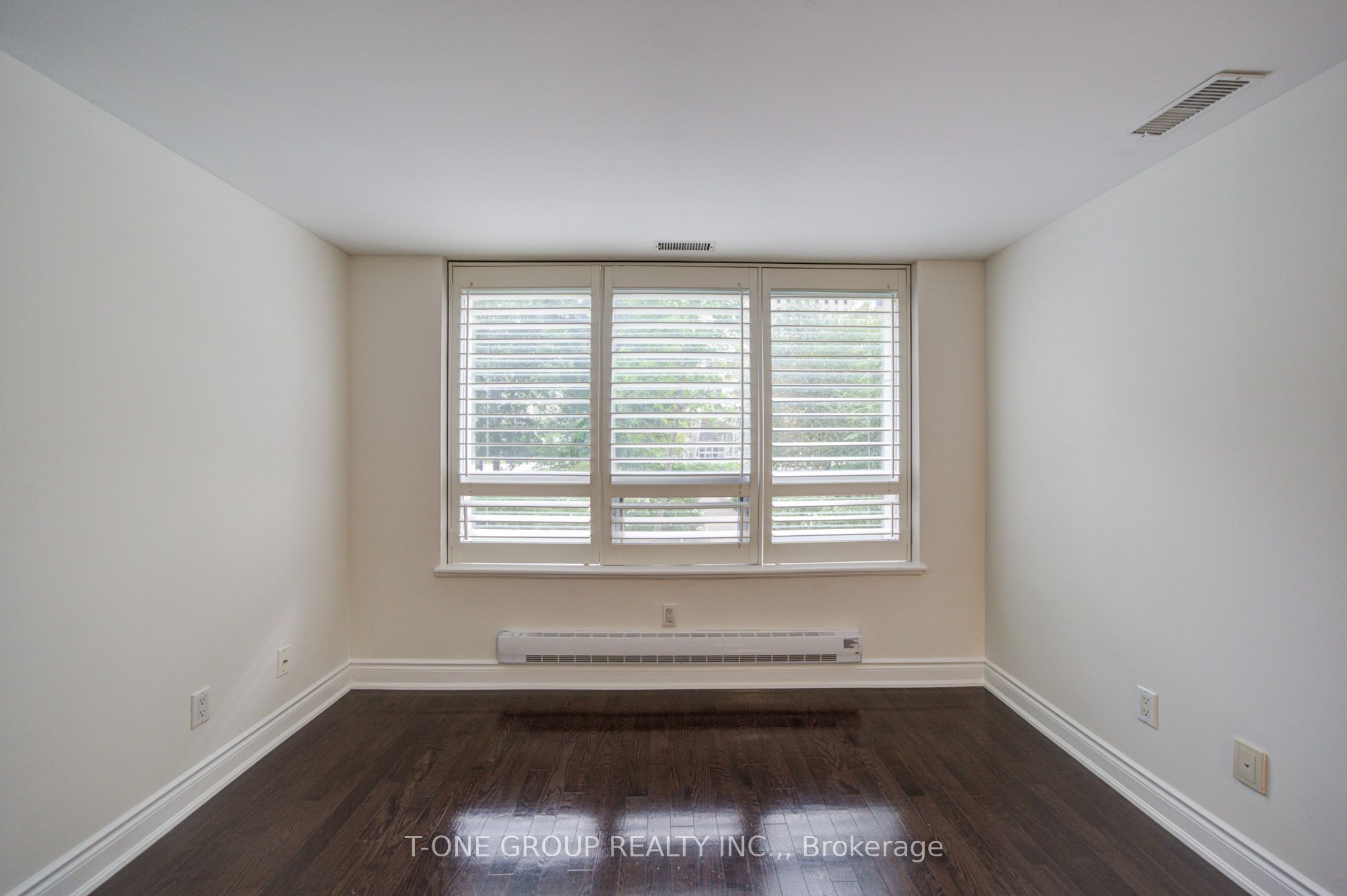 761 Bay Street Th 8 Property Photo 6