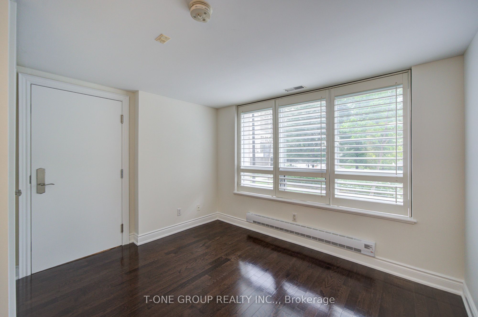 761 Bay Street Th 8 Property Photo 7
