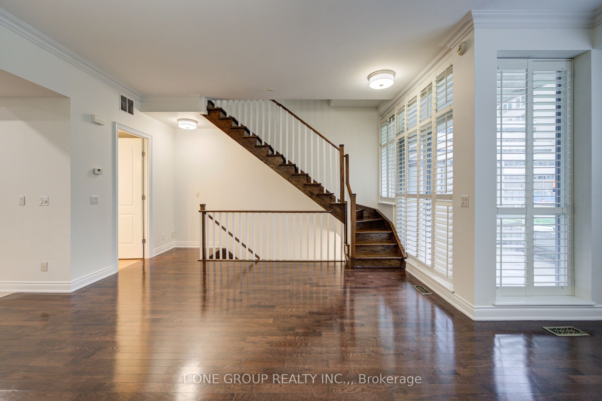 761 Bay Street Th 8 Property Photo 12