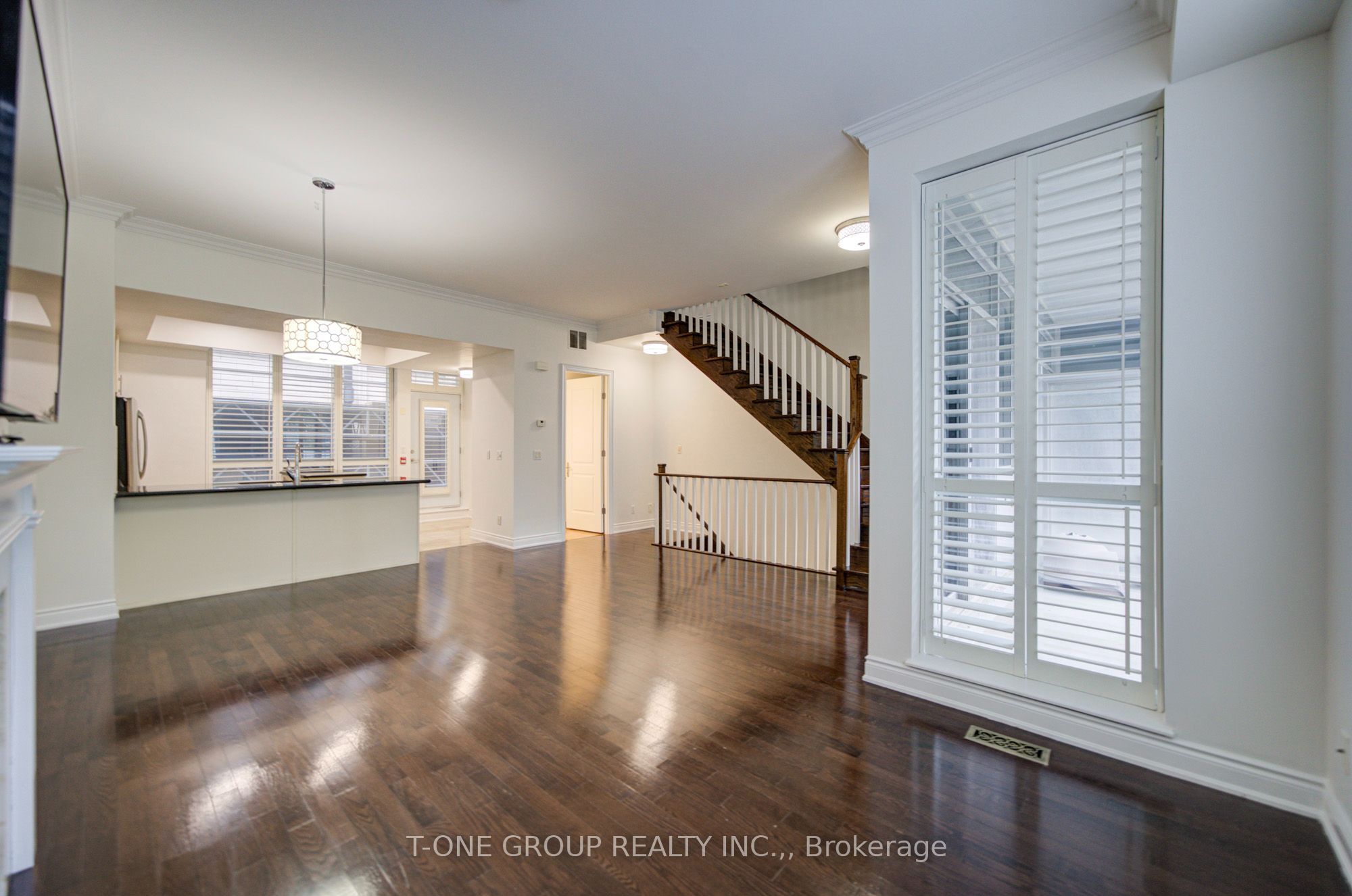 761 Bay Street Th 8 Property Photo 13
