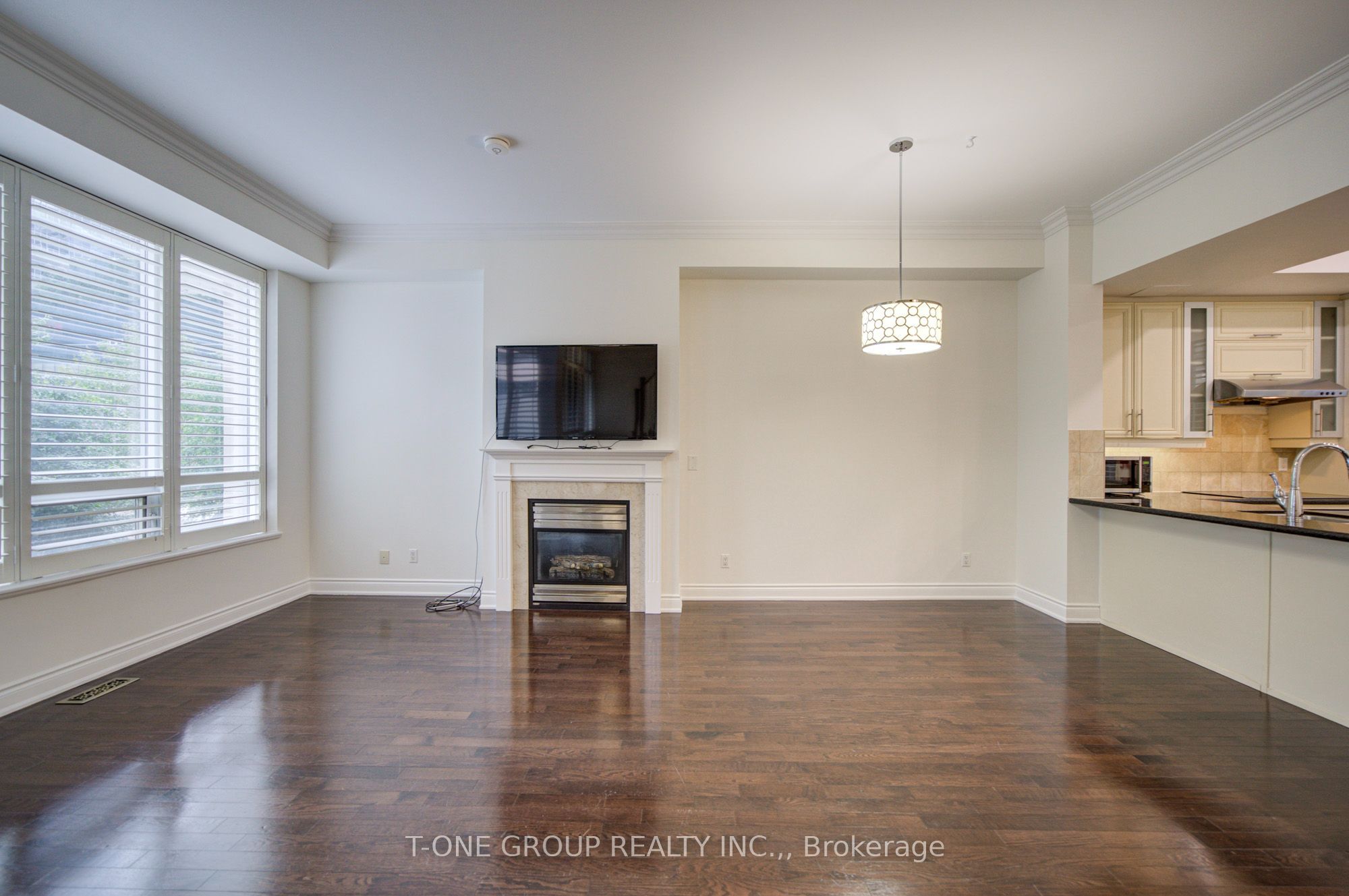 761 Bay Street Th 8 Property Photo 14
