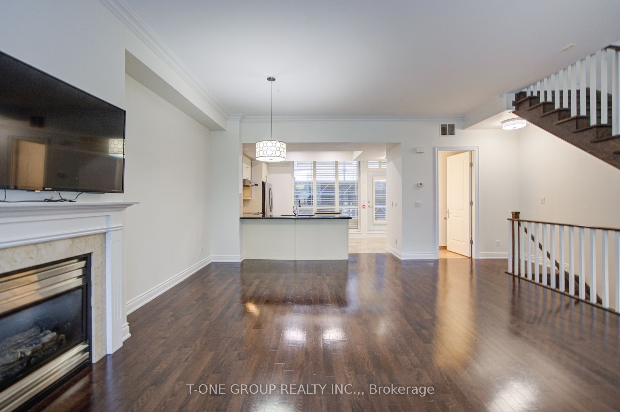 761 Bay Street Th 8 Property Photo 15