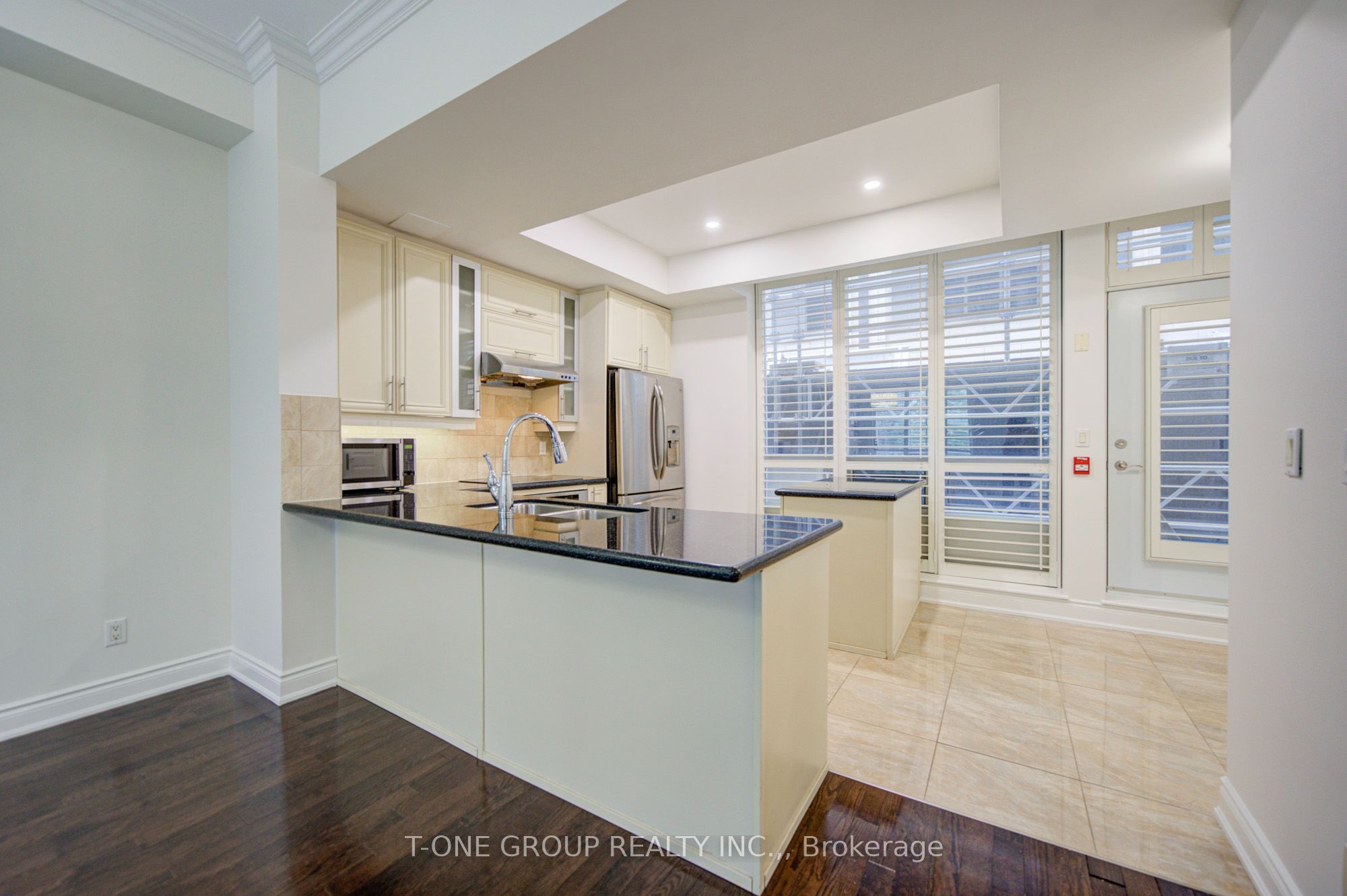 761 Bay Street Th 8 Property Photo 16