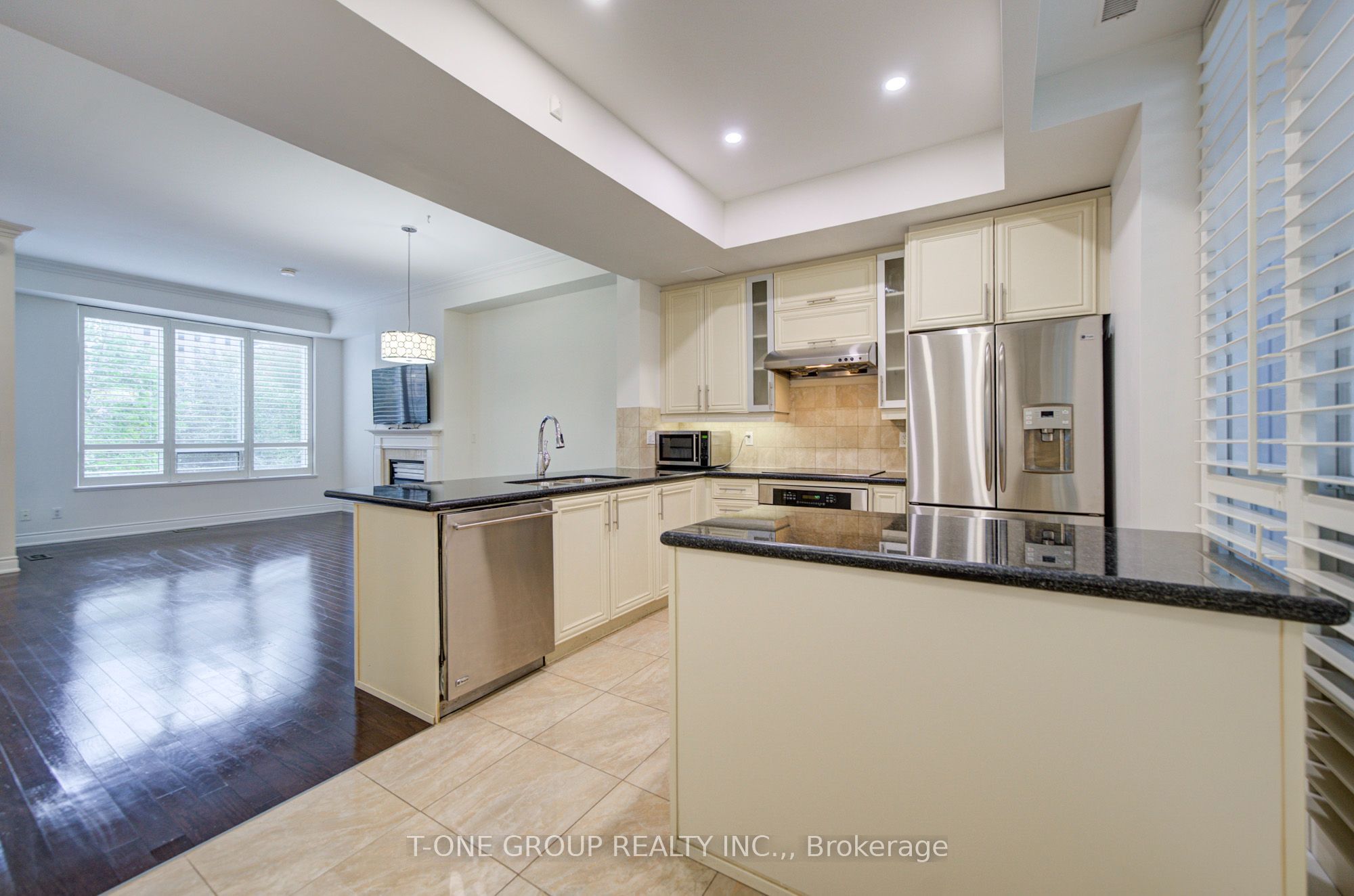 761 Bay Street Th 8 Property Photo 17