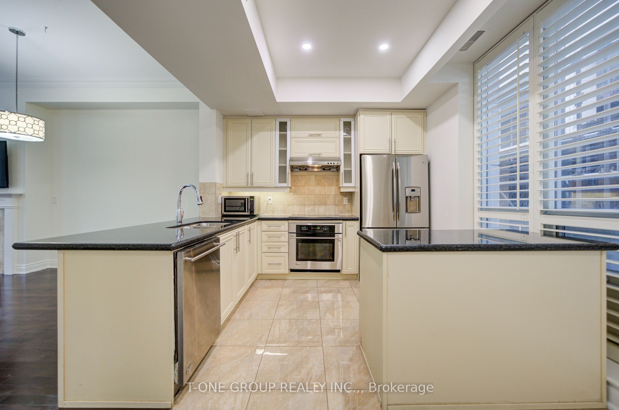 761 Bay Street Th 8 Property Photo 18