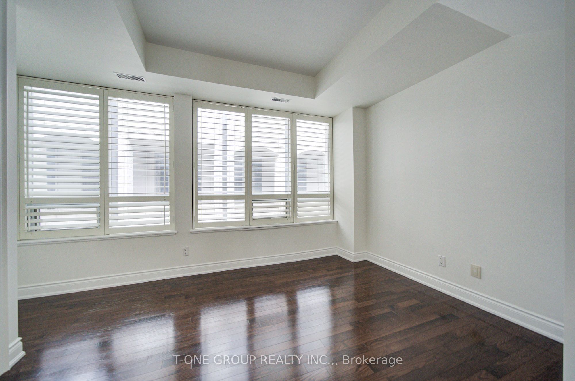 761 Bay Street Th 8 Property Photo 23
