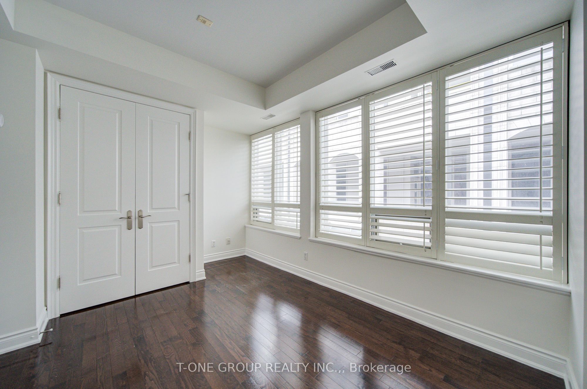 761 Bay Street Th 8 Property Photo 25