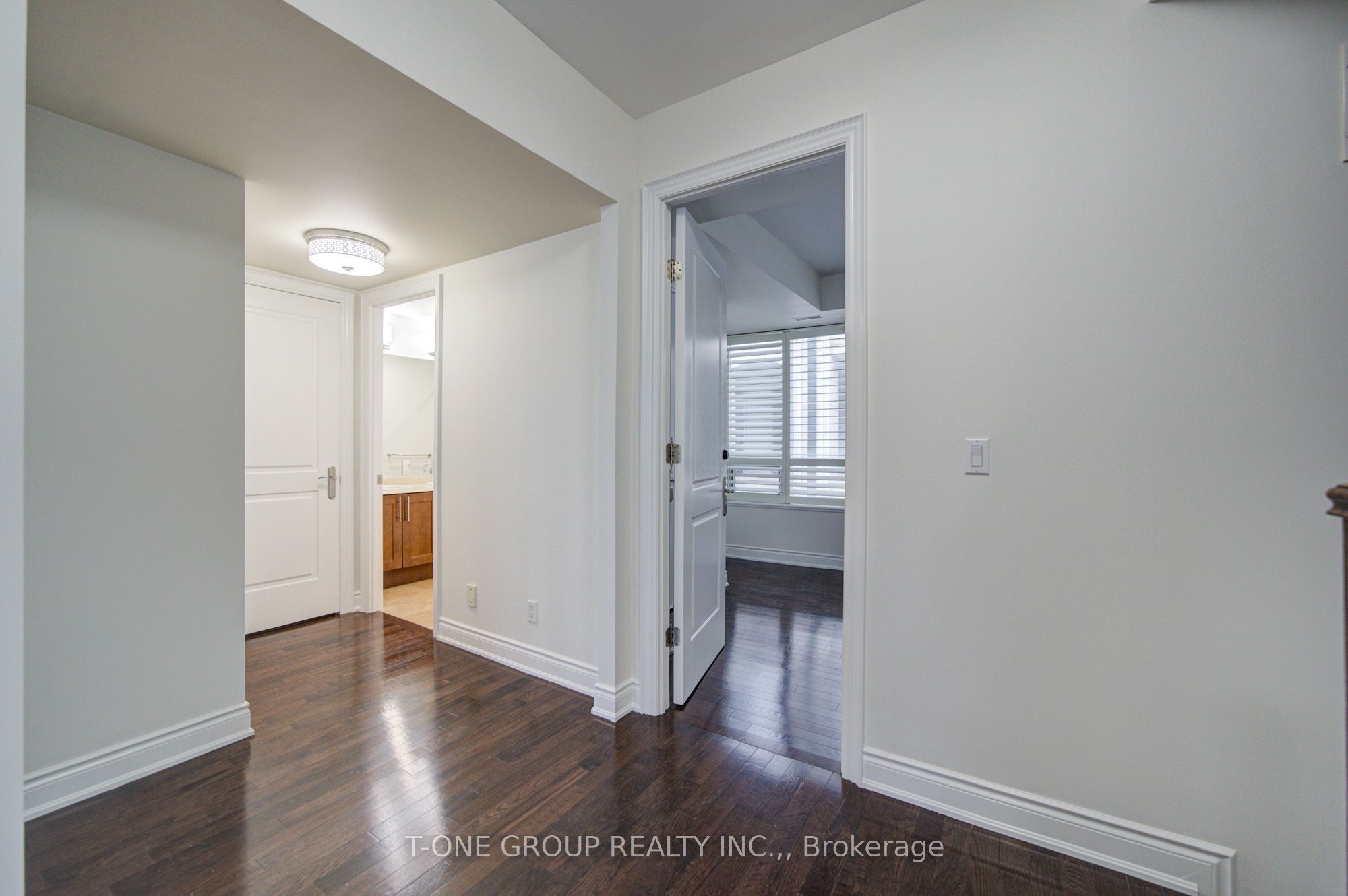 761 Bay Street Th 8 Property Photo 30