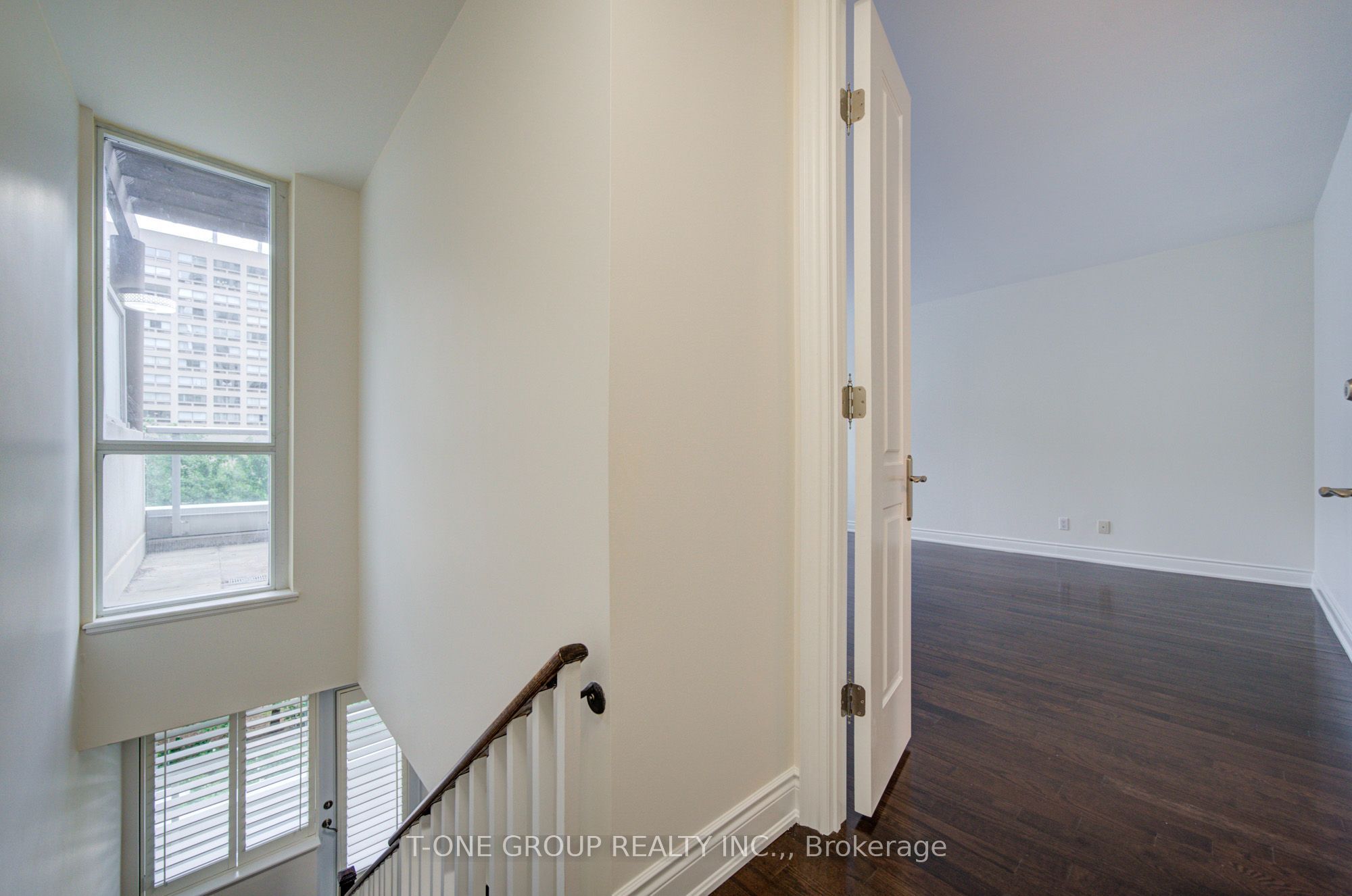 761 Bay Street Th 8 Property Photo 32