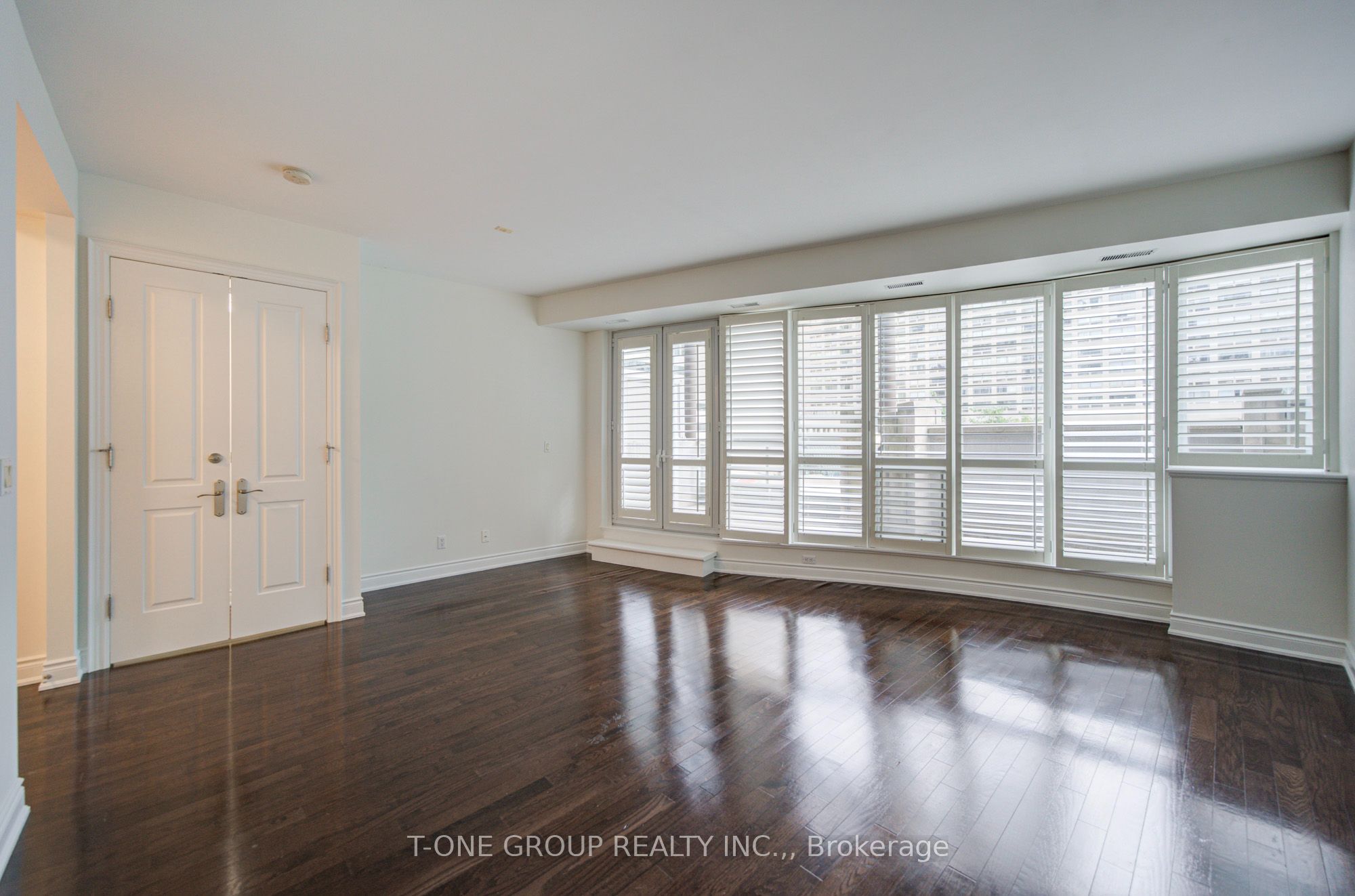 761 Bay Street Th 8 Property Photo 34