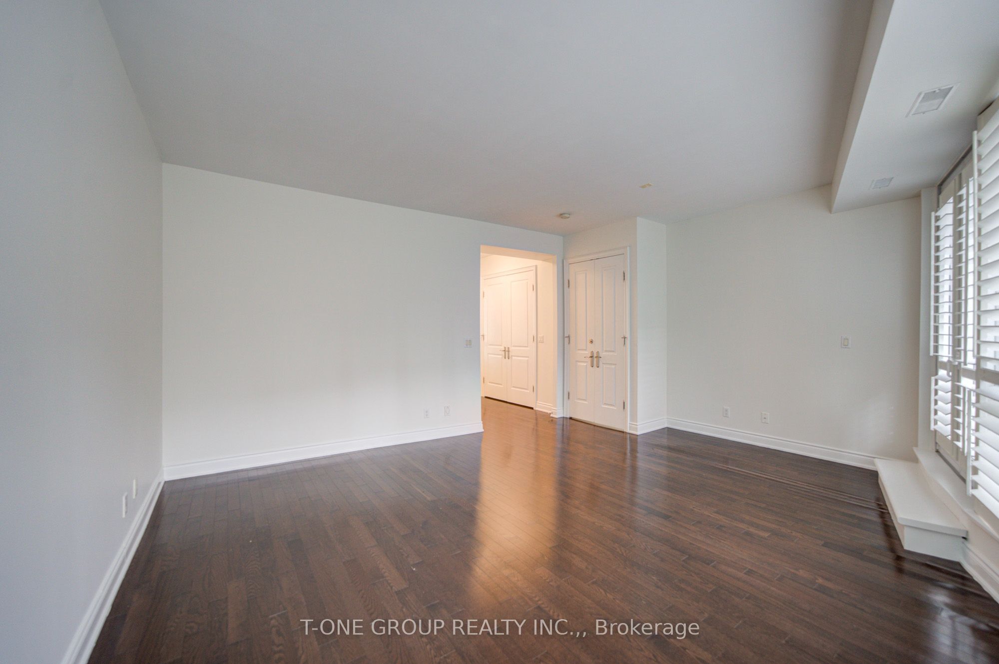 761 Bay Street Th 8 Property Photo 35