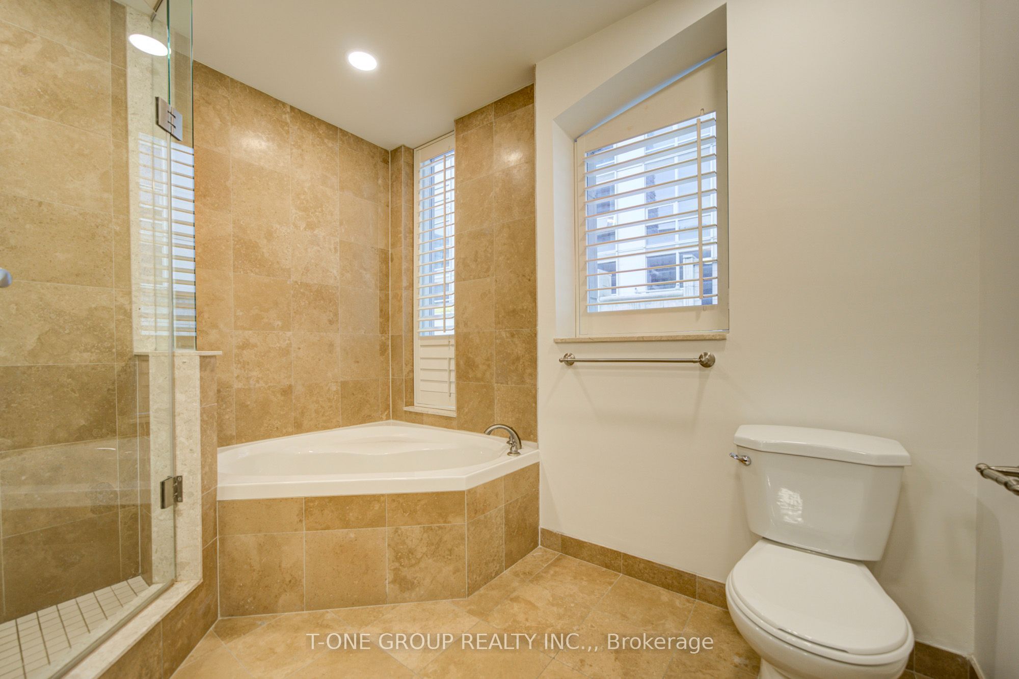 761 Bay Street Th 8 Property Photo 39