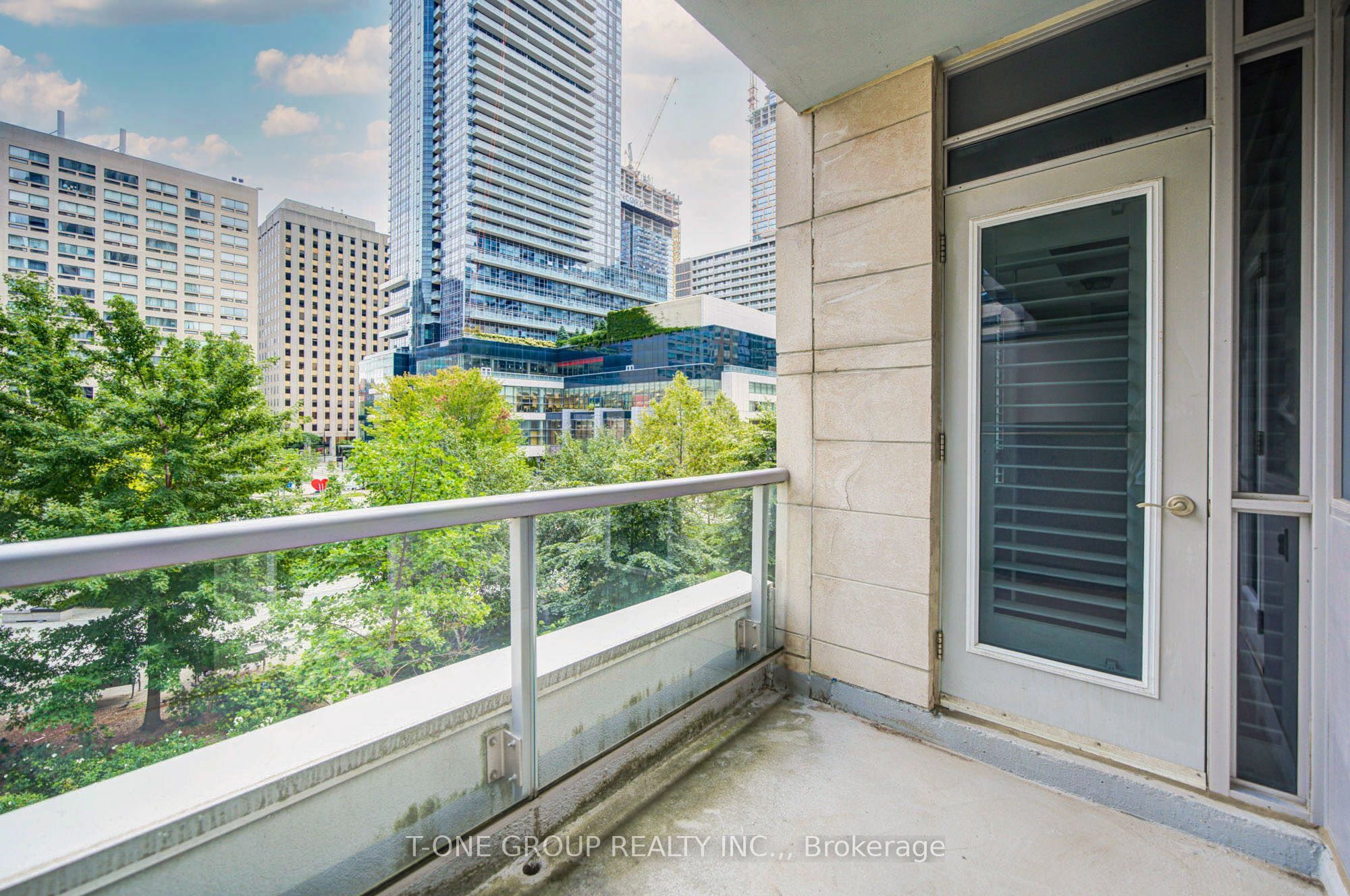 761 Bay Street Th 8 Property Photo 42