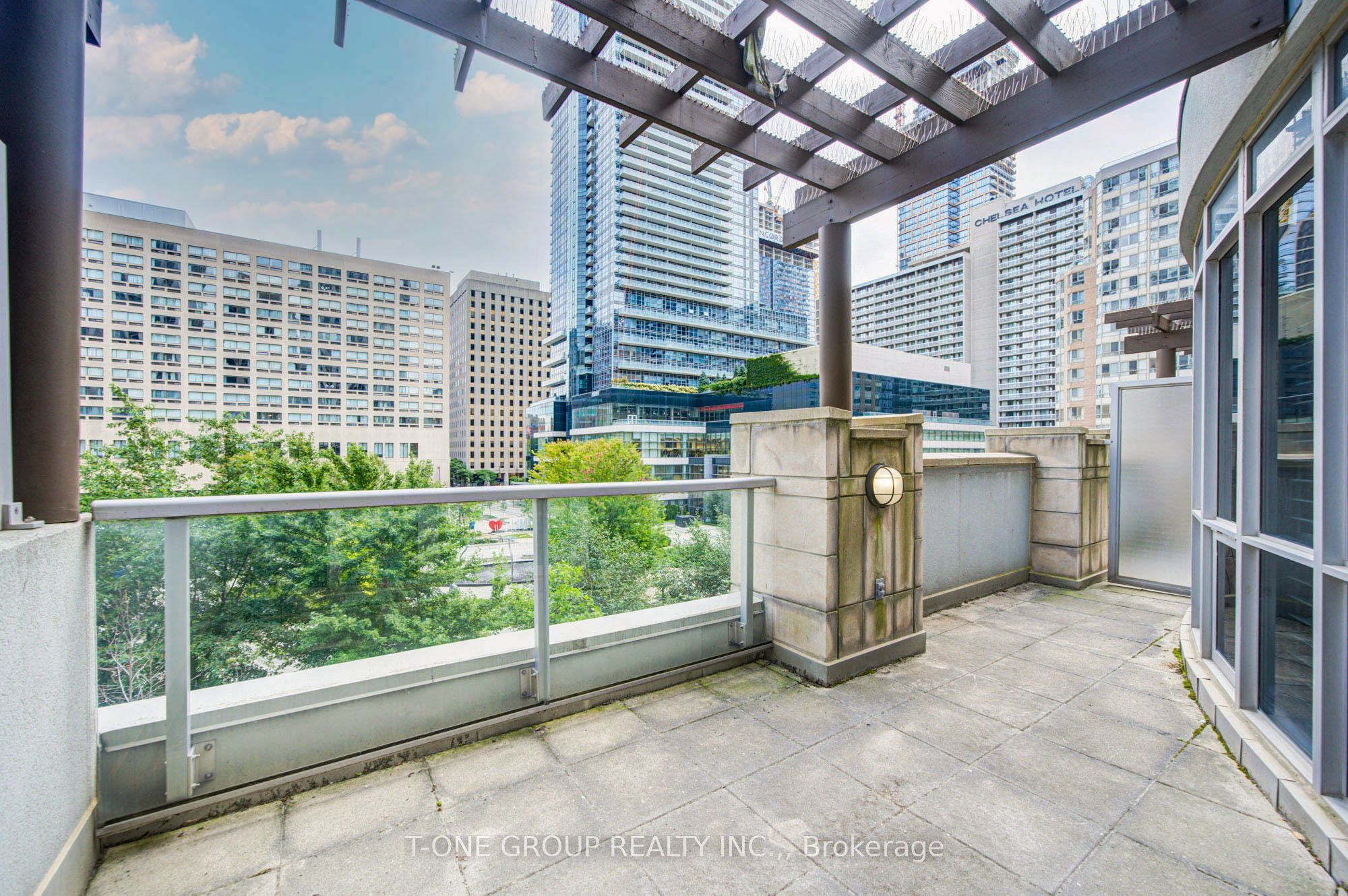 761 Bay Street Th 8 Property Photo 43