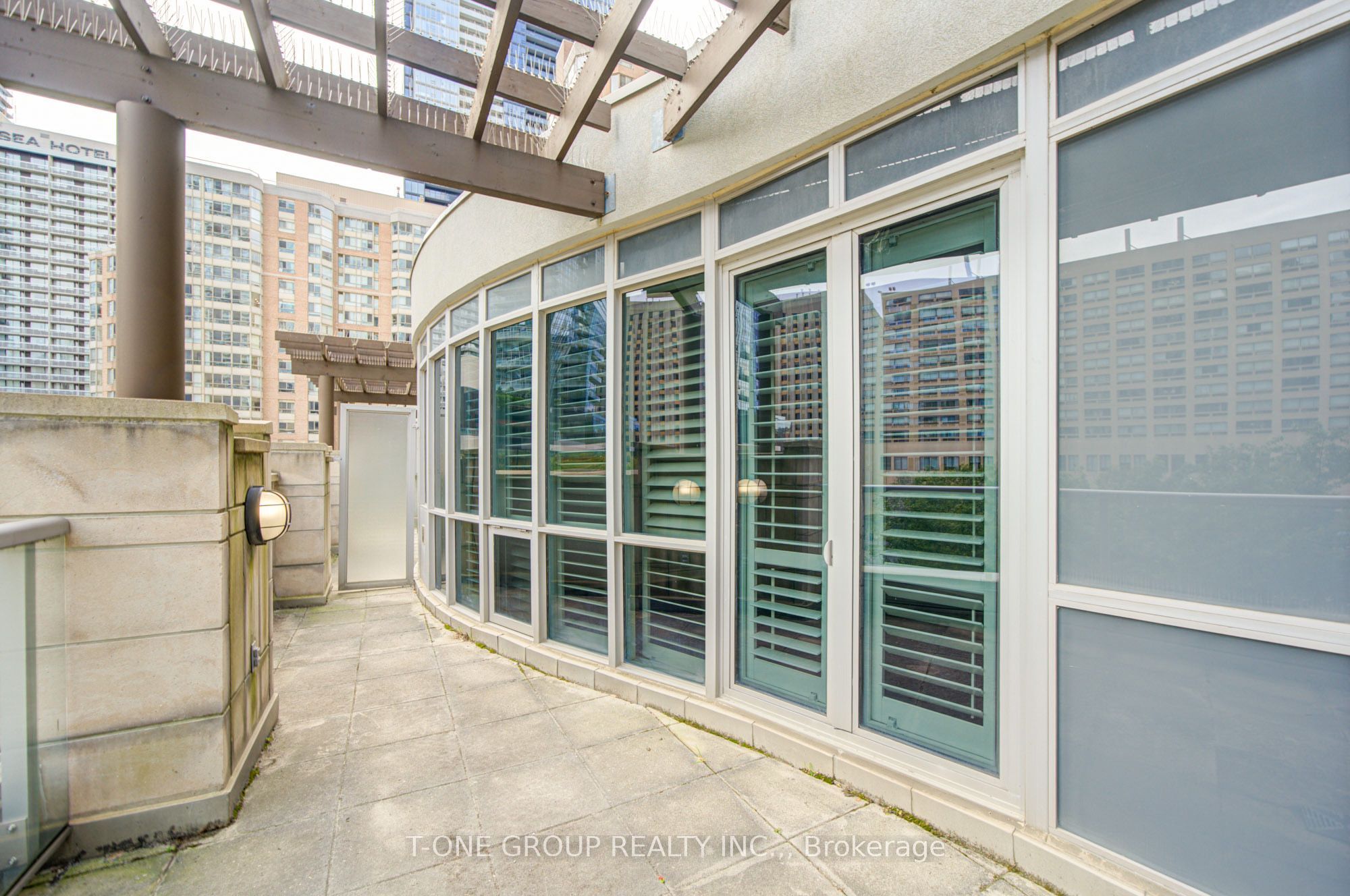 761 Bay Street Th 8 Property Photo 44